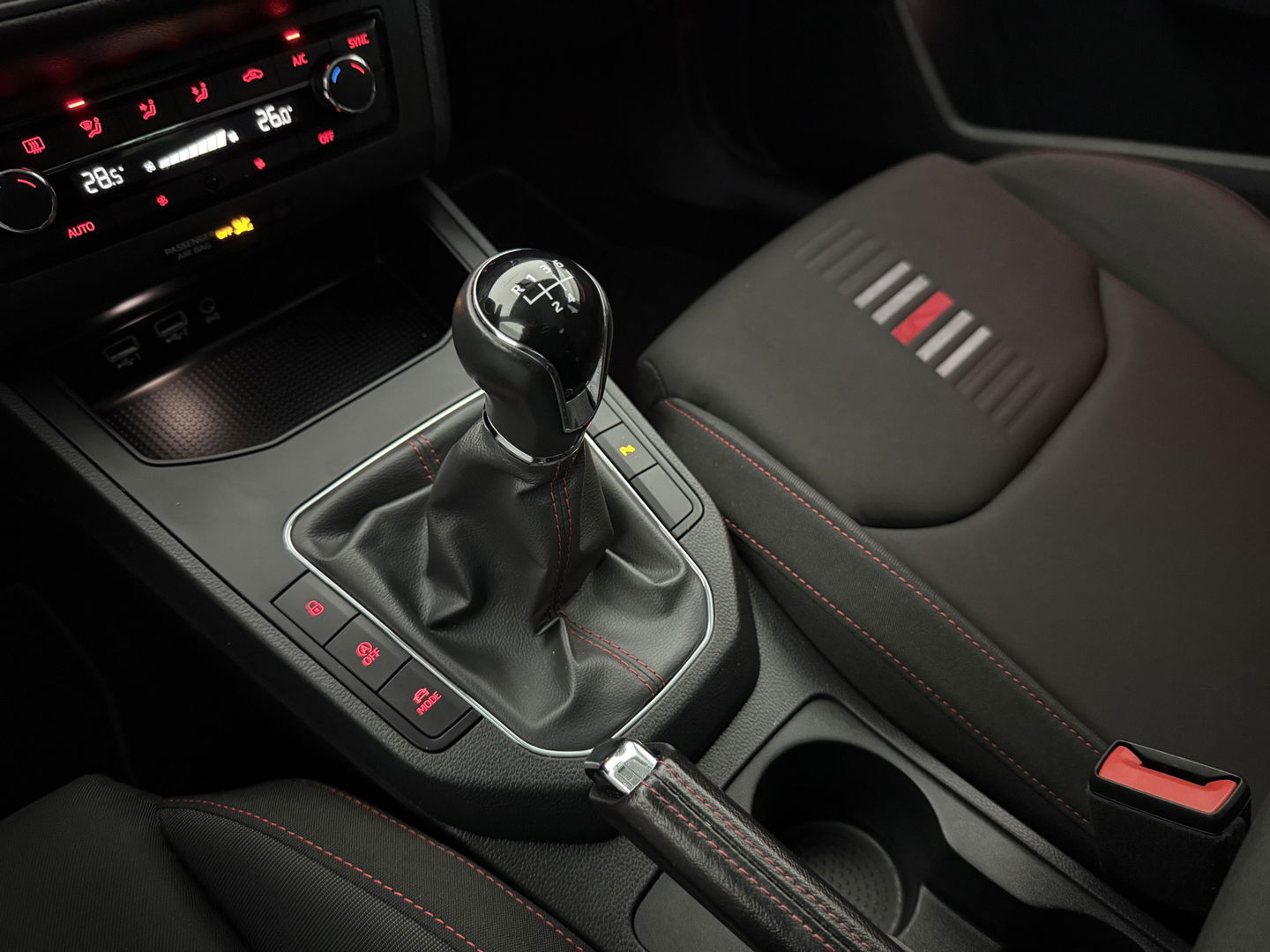 SEAT Ibiza TSI FR Business Intense | Sfeer | Camera | Carplay | Cruise | Clima | Navigatie | NAP