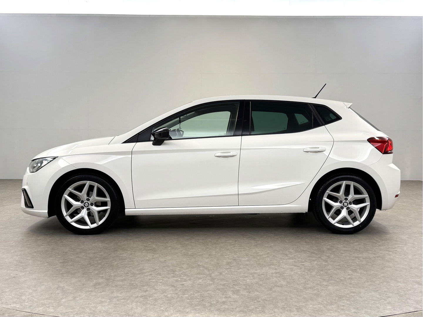 SEAT Ibiza TSI FR Business Intense | Sfeer | Camera | Carplay | Cruise | Clima | Navigatie | NAP