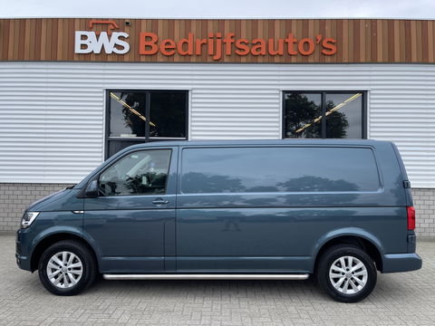 Volkswagen Transporter 2.0 TDI 150pk DSG automaat L2H1 Highline / vaste prijs rijklaar € 24.950 marge / lease vanaf € 407 / airco / cruise / navi / camera / trekhaak 2500 kg / pdc voor en achter !