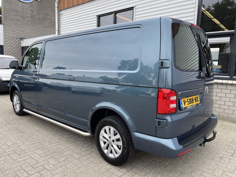 Volkswagen Transporter 2.0 TDI 150pk DSG automaat L2H1 Highline / vaste prijs rijklaar € 24.950 marge / lease vanaf € 407 / airco / cruise / navi / camera / trekhaak 2500 kg / pdc voor en achter !
