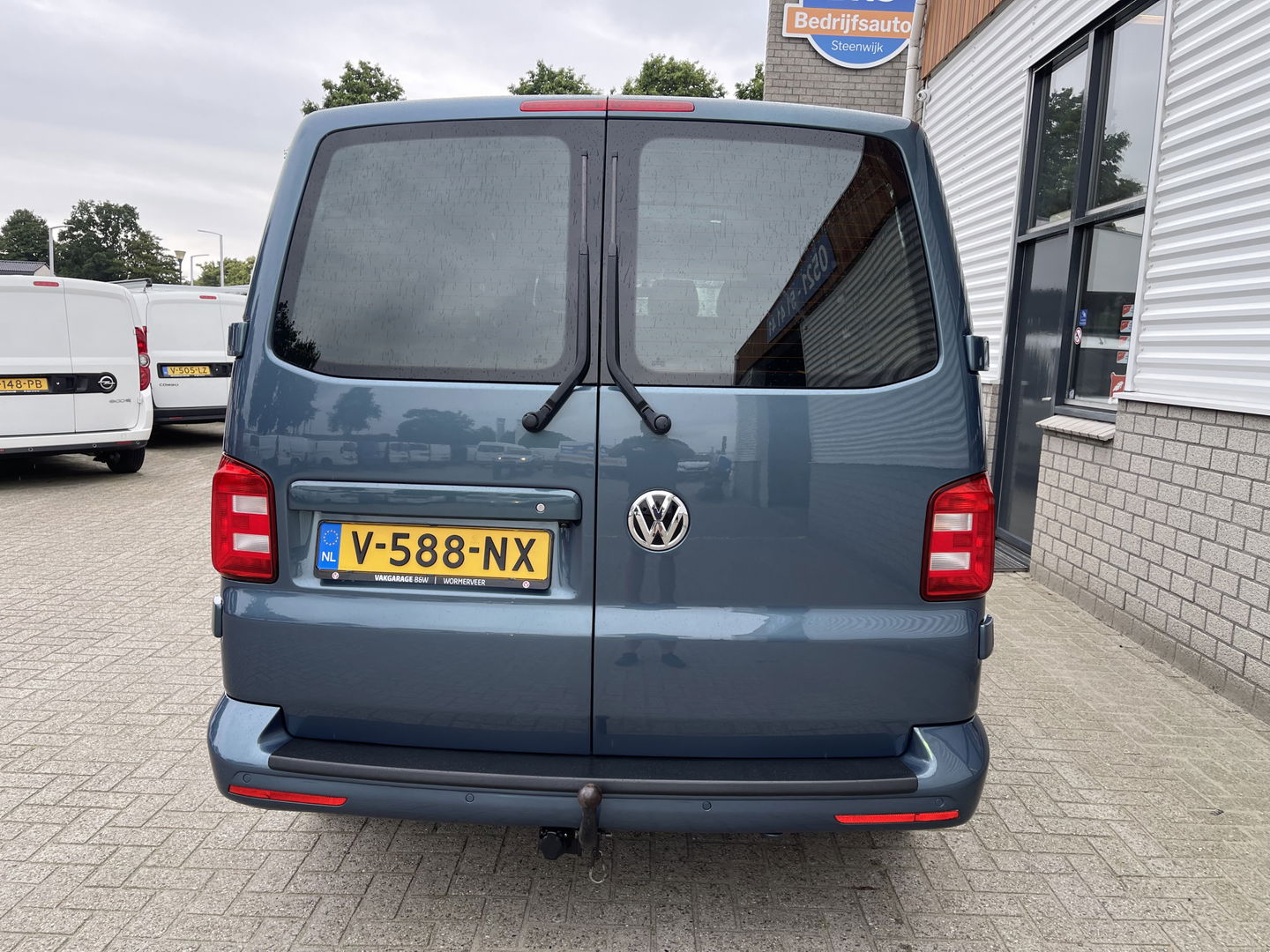 Volkswagen Transporter 2.0 TDI 150pk DSG automaat L2H1 Highline / vaste prijs rijklaar € 24.950 marge / lease vanaf € 407 / airco / cruise / navi / camera / trekhaak 2500 kg / pdc voor en achter !