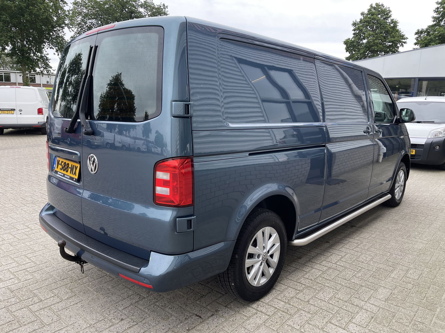 Volkswagen Transporter 2.0 TDI 150pk DSG automaat L2H1 Highline / vaste prijs rijklaar € 24.950 marge / lease vanaf € 407 / airco / cruise / navi / camera / trekhaak 2500 kg / pdc voor en achter !