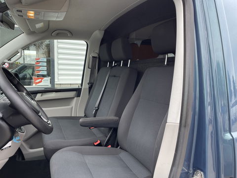 Volkswagen Transporter 2.0 TDI 150pk DSG automaat L2H1 Highline / vaste prijs rijklaar € 24.950 marge / lease vanaf € 407 / airco / cruise / navi / camera / trekhaak 2500 kg / pdc voor en achter !