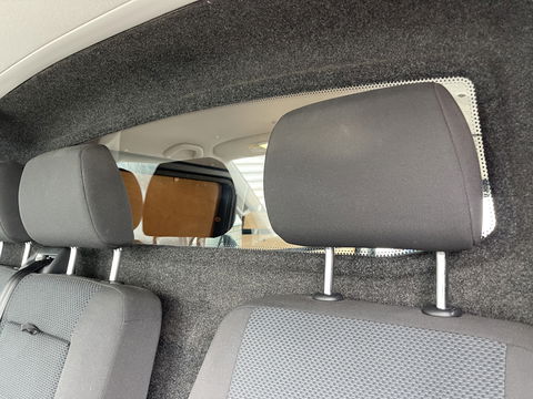 Volkswagen Transporter 2.0 TDI 150pk DSG automaat L2H1 Highline / vaste prijs rijklaar € 24.950 marge / lease vanaf € 407 / airco / cruise / navi / camera / trekhaak 2500 kg / pdc voor en achter !