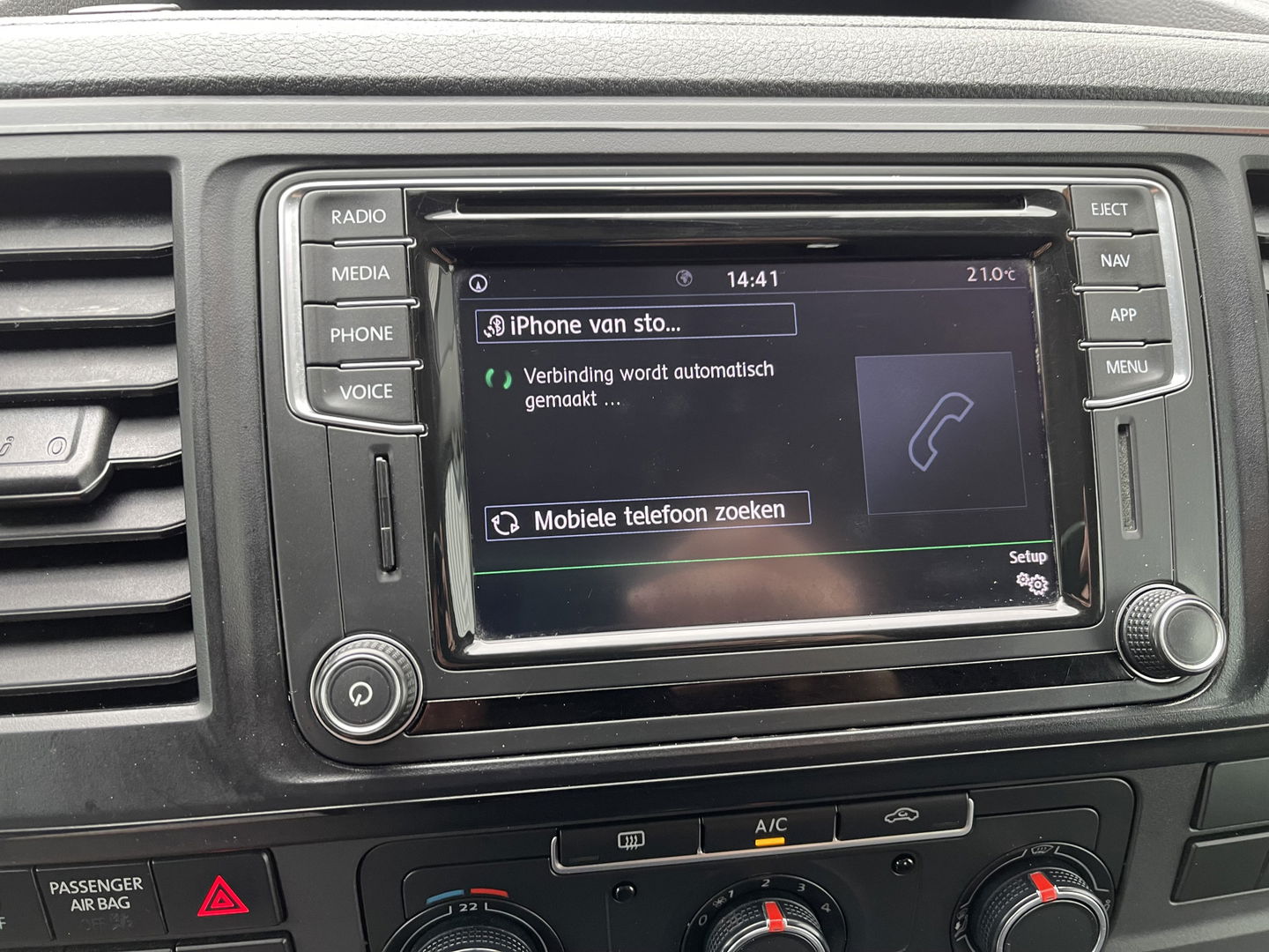 Volkswagen Transporter 2.0 TDI 150pk DSG automaat L2H1 Highline / vaste prijs rijklaar € 24.950 marge / lease vanaf € 407 / airco / cruise / navi / camera / trekhaak 2500 kg / pdc voor en achter !