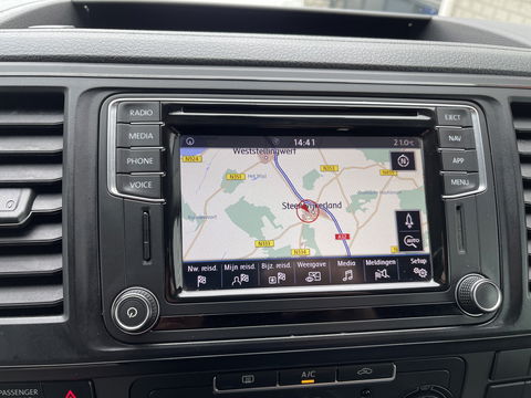 Volkswagen Transporter 2.0 TDI 150pk DSG automaat L2H1 Highline / vaste prijs rijklaar € 24.950 marge / lease vanaf € 407 / airco / cruise / navi / camera / trekhaak 2500 kg / pdc voor en achter !