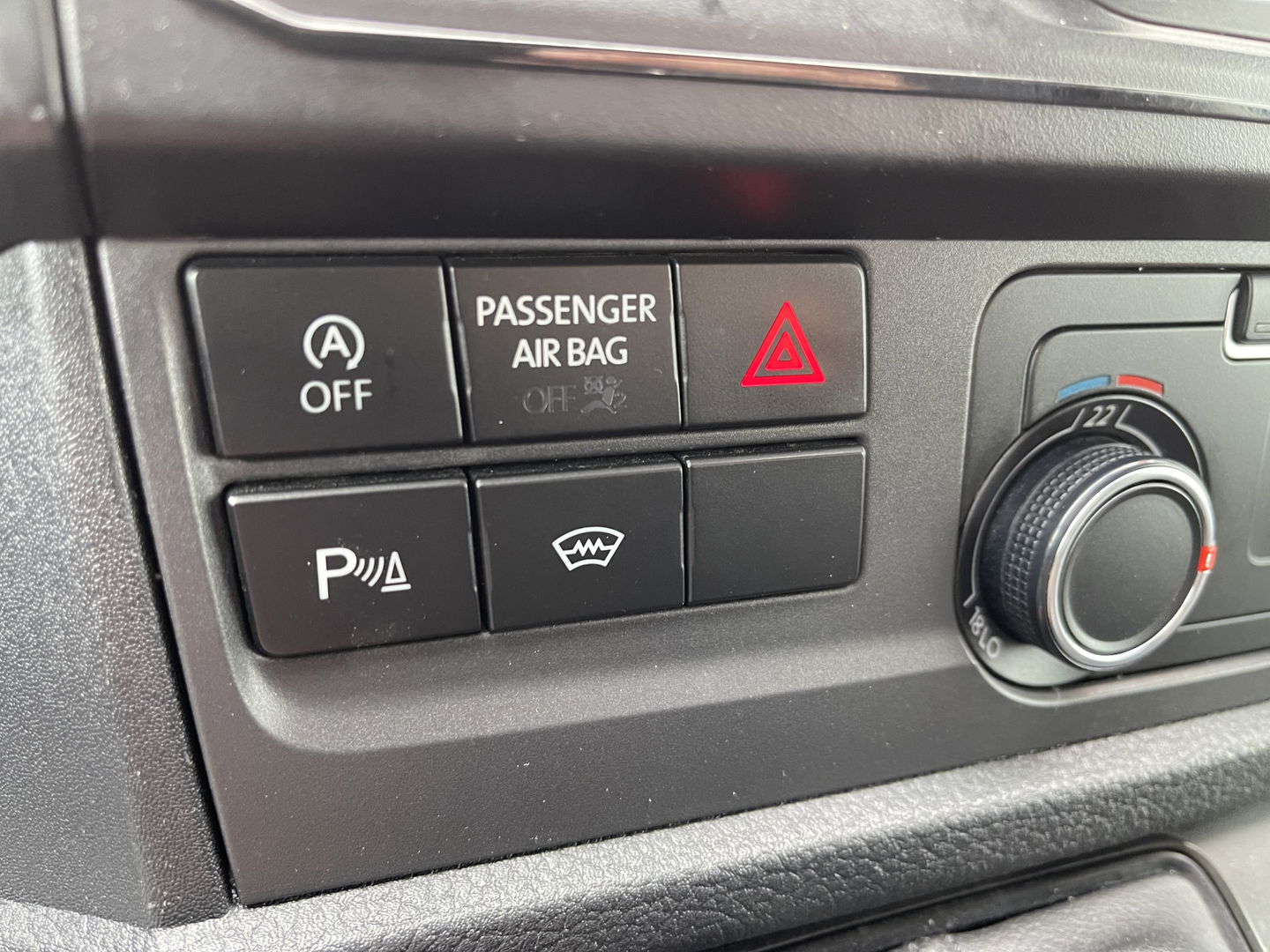 Volkswagen Transporter 2.0 TDI 150pk DSG automaat L2H1 Highline / vaste prijs rijklaar € 24.950 marge / lease vanaf € 407 / airco / cruise / navi / camera / trekhaak 2500 kg / pdc voor en achter !