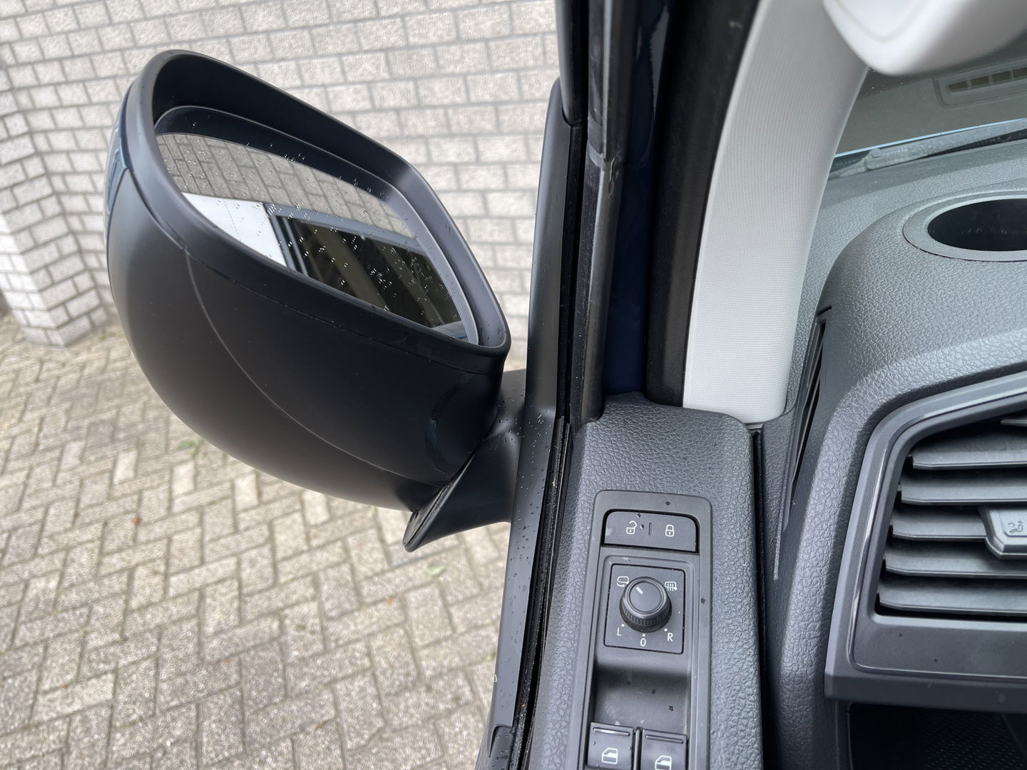 Volkswagen Transporter 2.0 TDI 150pk DSG automaat L2H1 Highline / vaste prijs rijklaar € 24.950 marge / lease vanaf € 407 / airco / cruise / navi / camera / trekhaak 2500 kg / pdc voor en achter !