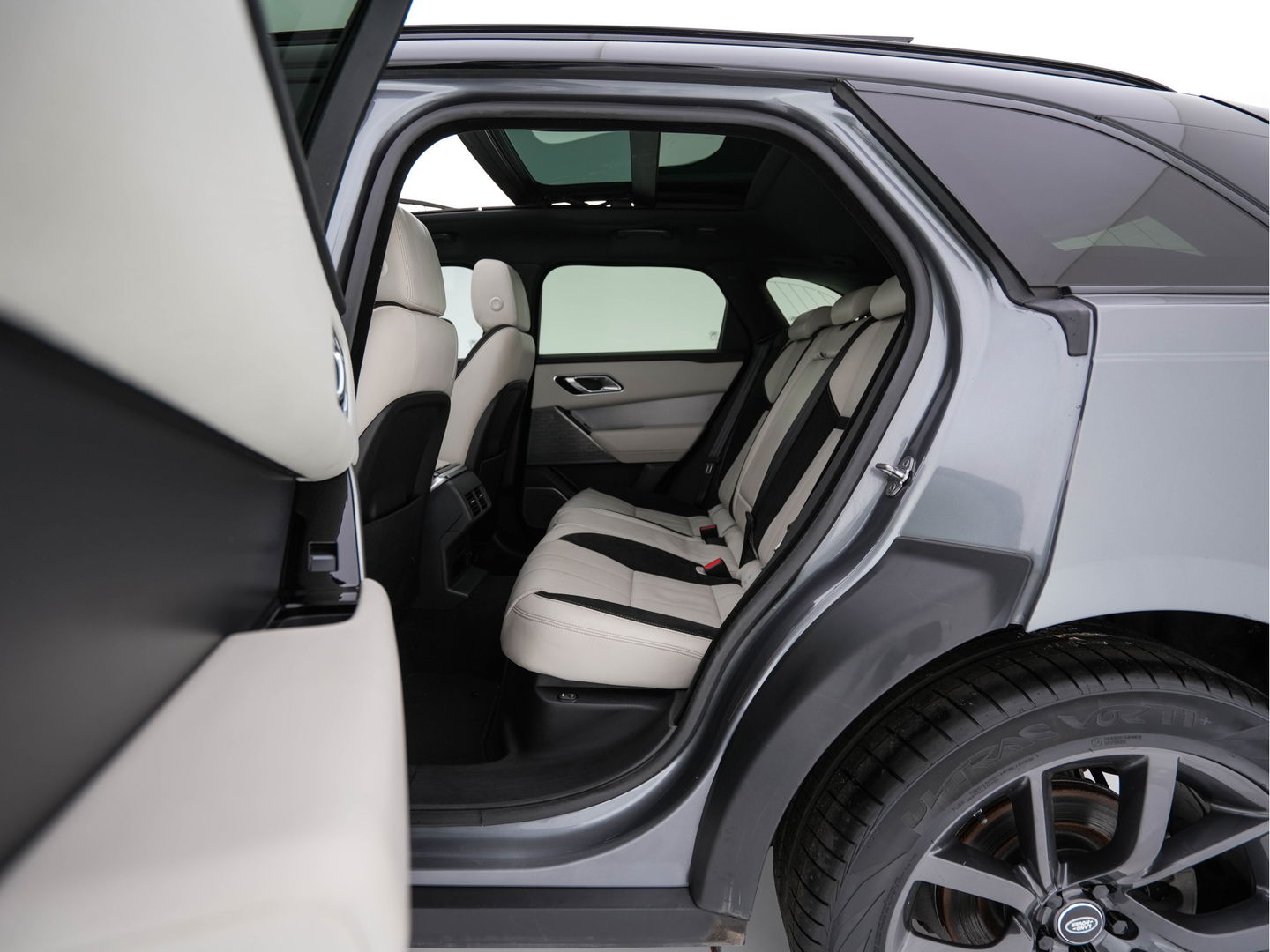 Land Rover Range Rover Velar 3.0 V6 AWD HSE Aut. *PANO | LEATHER | FULL-LED | MEMORY-PACK | BLIND-SPOT | MERIDIAN-SURROUND | DIGI-COCKPIT | CAMERA | KEYLESS | HEATED-COMFORTSEATS | PRIVACY-GLASS | SHIFT-PADDLES | 21 "ALU*