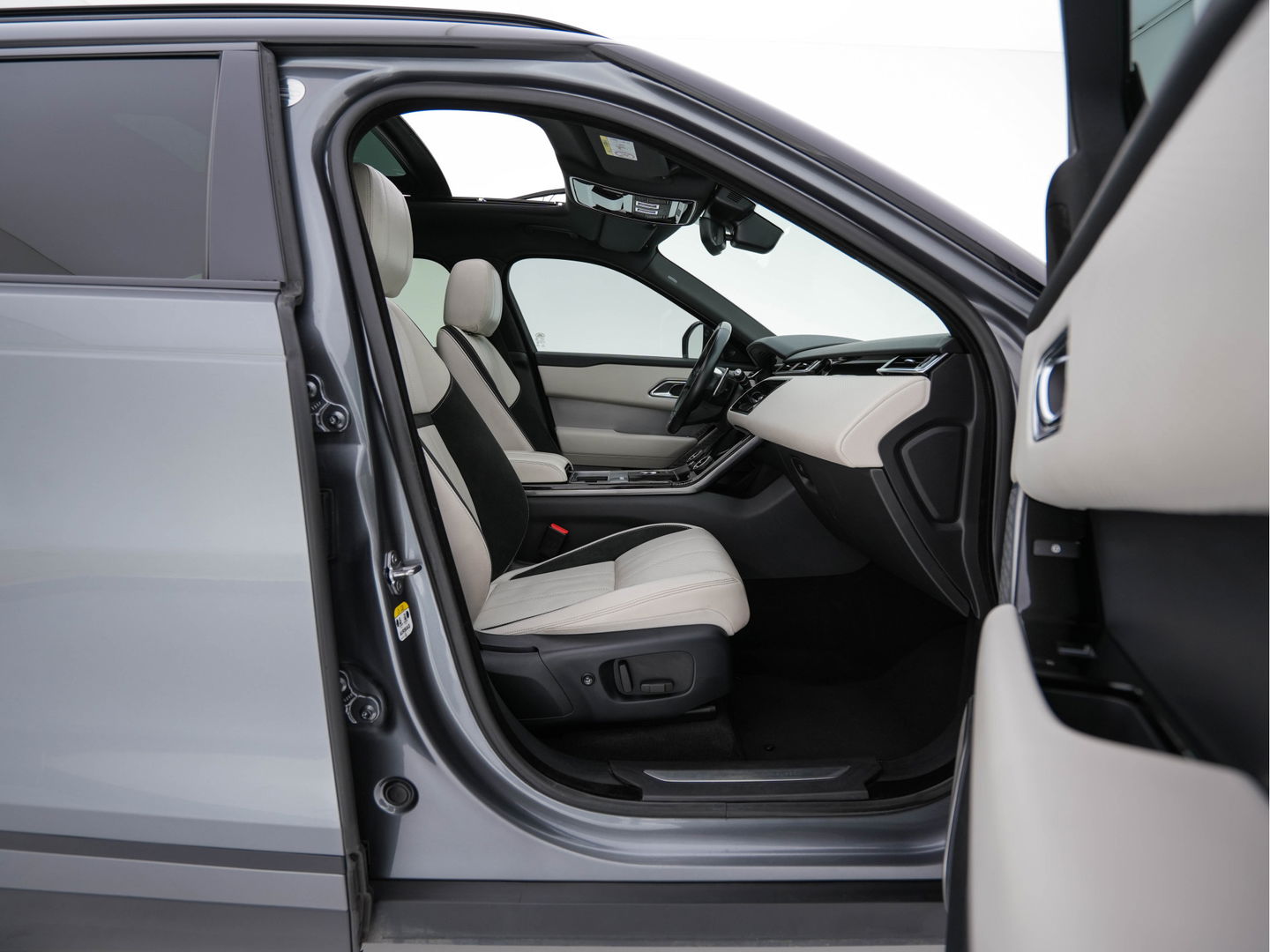 Land Rover Range Rover Velar 3.0 V6 AWD HSE Aut. *PANO | LEATHER | FULL-LED | MEMORY-PACK | BLIND-SPOT | MERIDIAN-SURROUND | DIGI-COCKPIT | CAMERA | KEYLESS | HEATED-COMFORTSEATS | PRIVACY-GLASS | SHIFT-PADDLES | 21 "ALU*