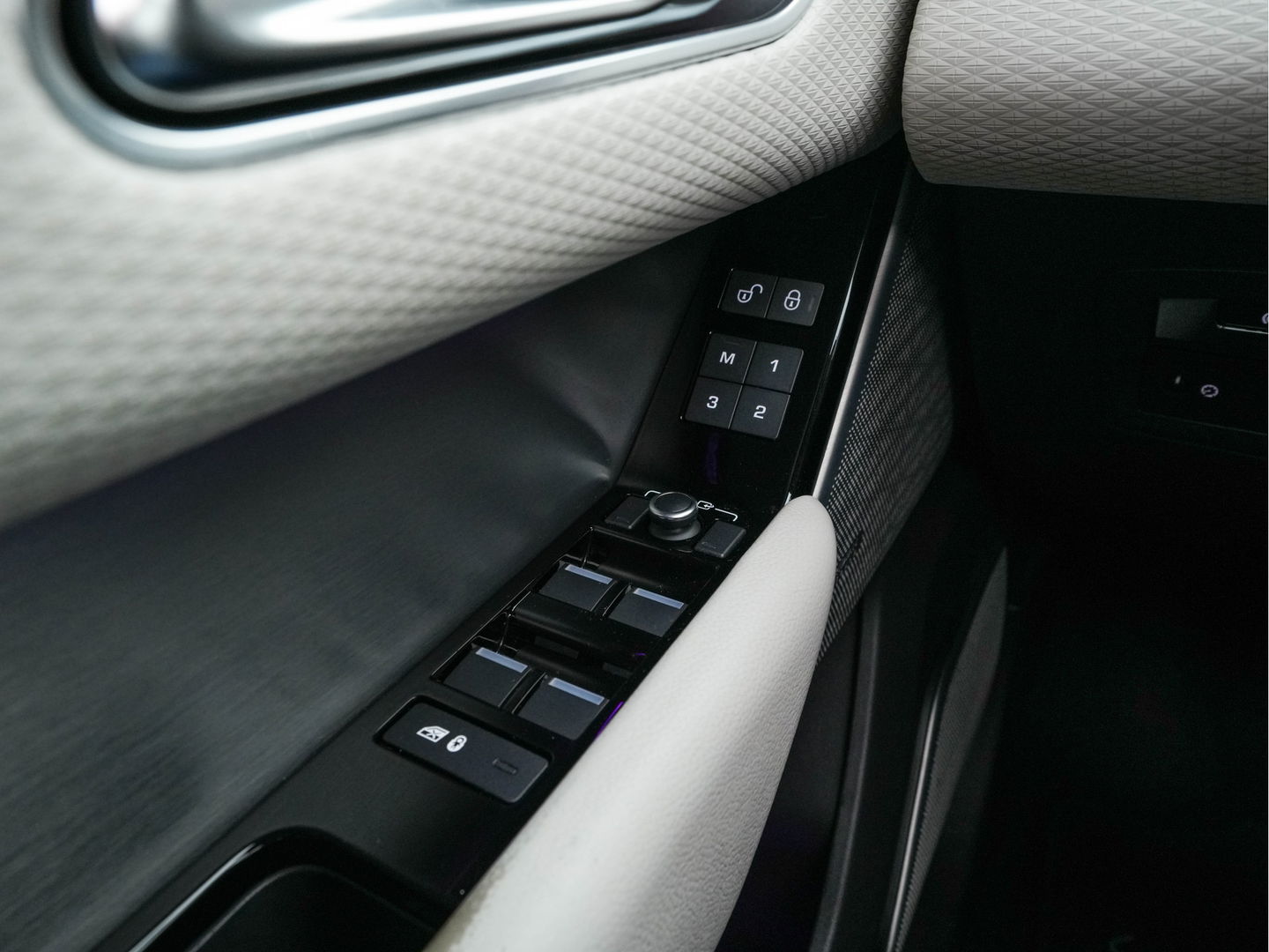 Land Rover Range Rover Velar 3.0 V6 AWD HSE Aut. *PANO | LEATHER | FULL-LED | MEMORY-PACK | BLIND-SPOT | MERIDIAN-SURROUND | DIGI-COCKPIT | CAMERA | KEYLESS | HEATED-COMFORTSEATS | PRIVACY-GLASS | SHIFT-PADDLES | 21 "ALU*