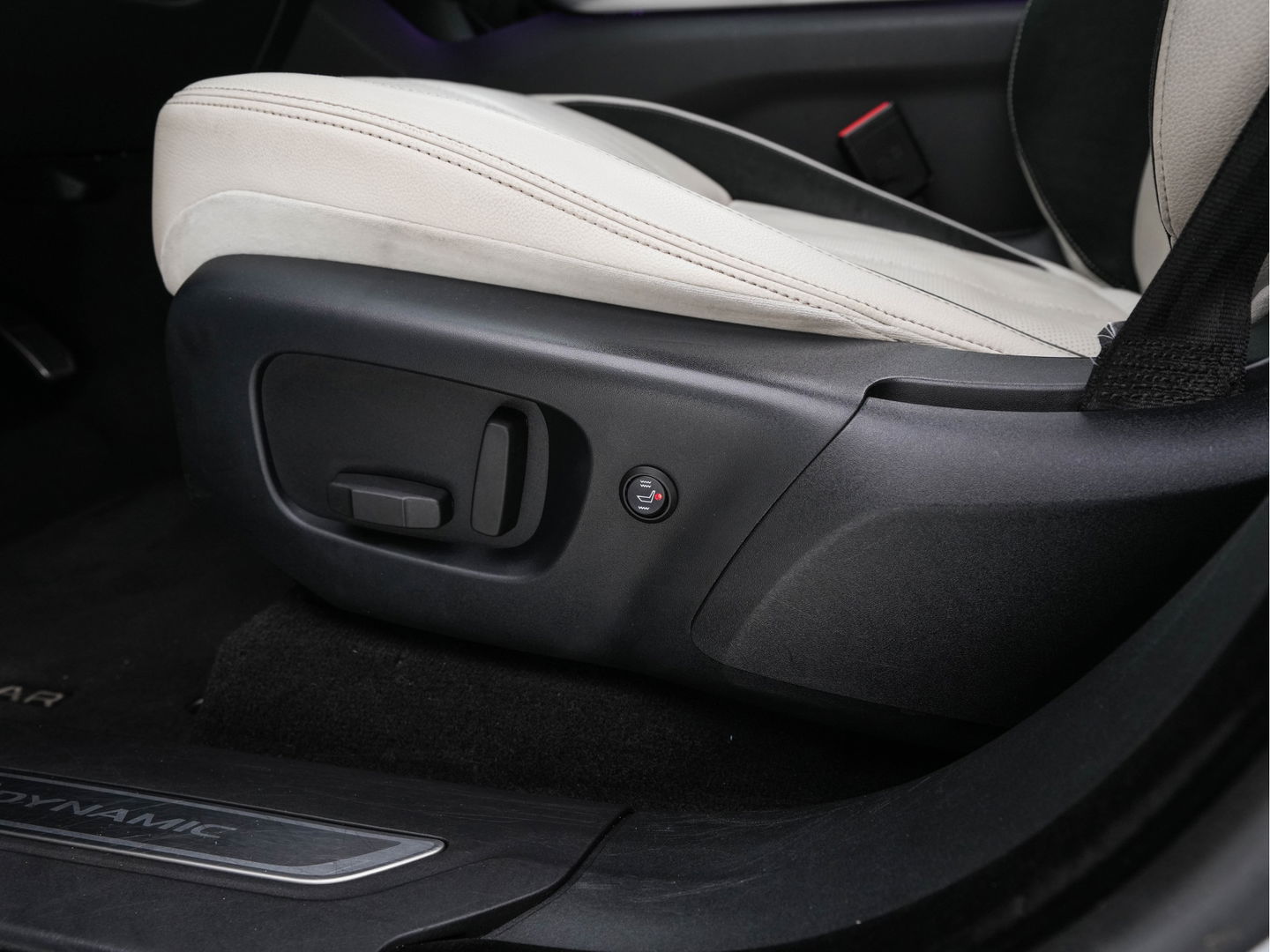 Land Rover Range Rover Velar 3.0 V6 AWD HSE Aut. *PANO | LEATHER | FULL-LED | MEMORY-PACK | BLIND-SPOT | MERIDIAN-SURROUND | DIGI-COCKPIT | CAMERA | KEYLESS | HEATED-COMFORTSEATS | PRIVACY-GLASS | SHIFT-PADDLES | 21 "ALU*