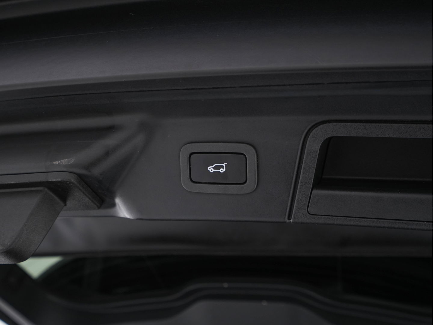 Land Rover Range Rover Velar 3.0 V6 AWD HSE Aut. *PANO | LEATHER | FULL-LED | MEMORY-PACK | BLIND-SPOT | MERIDIAN-SURROUND | DIGI-COCKPIT | CAMERA | KEYLESS | HEATED-COMFORTSEATS | PRIVACY-GLASS | SHIFT-PADDLES | 21 "ALU*