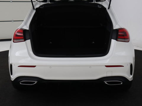 Mercedes-Benz A-Klasse 250e AMG | Panoramadak | Stoelverwarming | Carplay | Leder/Alcantara | Camera | Sfeerverlichting | Navigatie | Park Assist | Climate control | Full LED | PHEV | Plug In