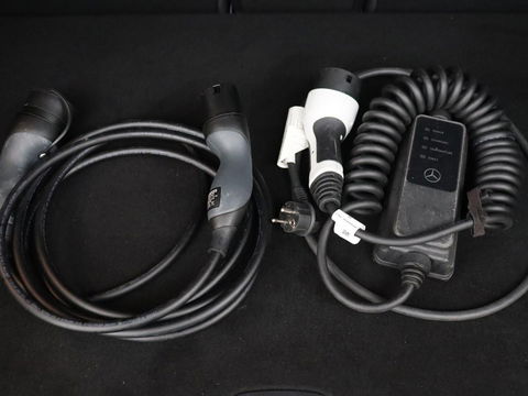 Mercedes-Benz A-Klasse 250e AMG | Panoramadak | Stoelverwarming | Carplay | Leder/Alcantara | Camera | Sfeerverlichting | Navigatie | Park Assist | Climate control | Full LED | PHEV | Plug In