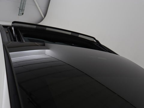 Mercedes-Benz A-Klasse 250e AMG | Panoramadak | Stoelverwarming | Carplay | Leder/Alcantara | Camera | Sfeerverlichting | Navigatie | Park Assist | Climate control | Full LED | PHEV | Plug In