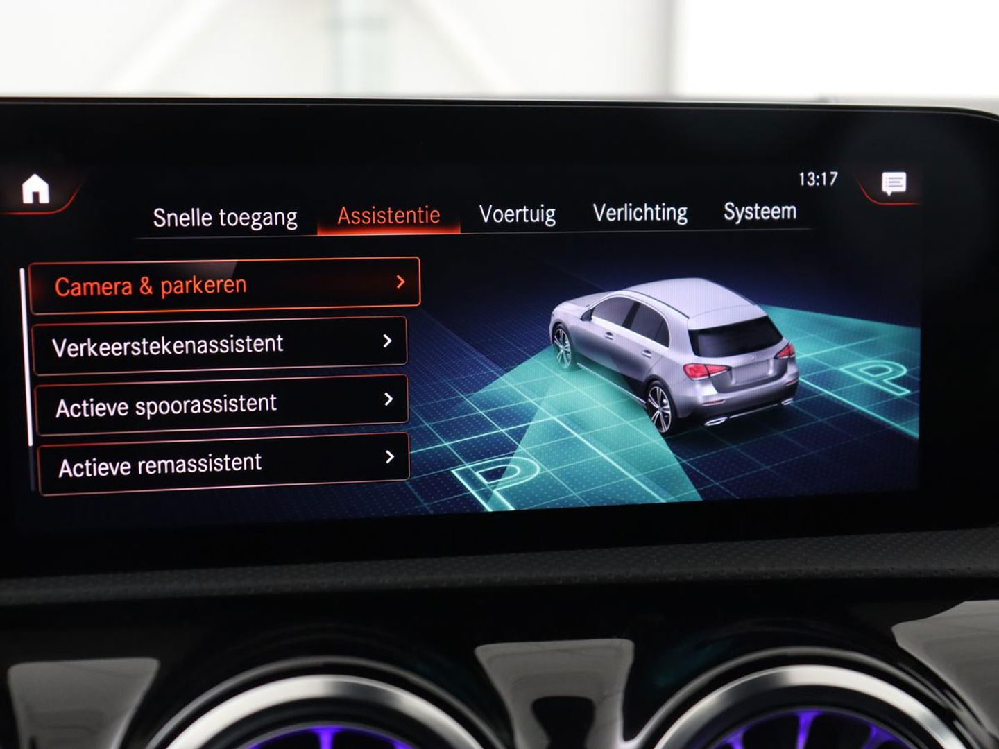 Mercedes-Benz A-Klasse 250e AMG | Panoramadak | Stoelverwarming | Carplay | Leder/Alcantara | Camera | Sfeerverlichting | Navigatie | Park Assist | Climate control | Full LED | PHEV | Plug In