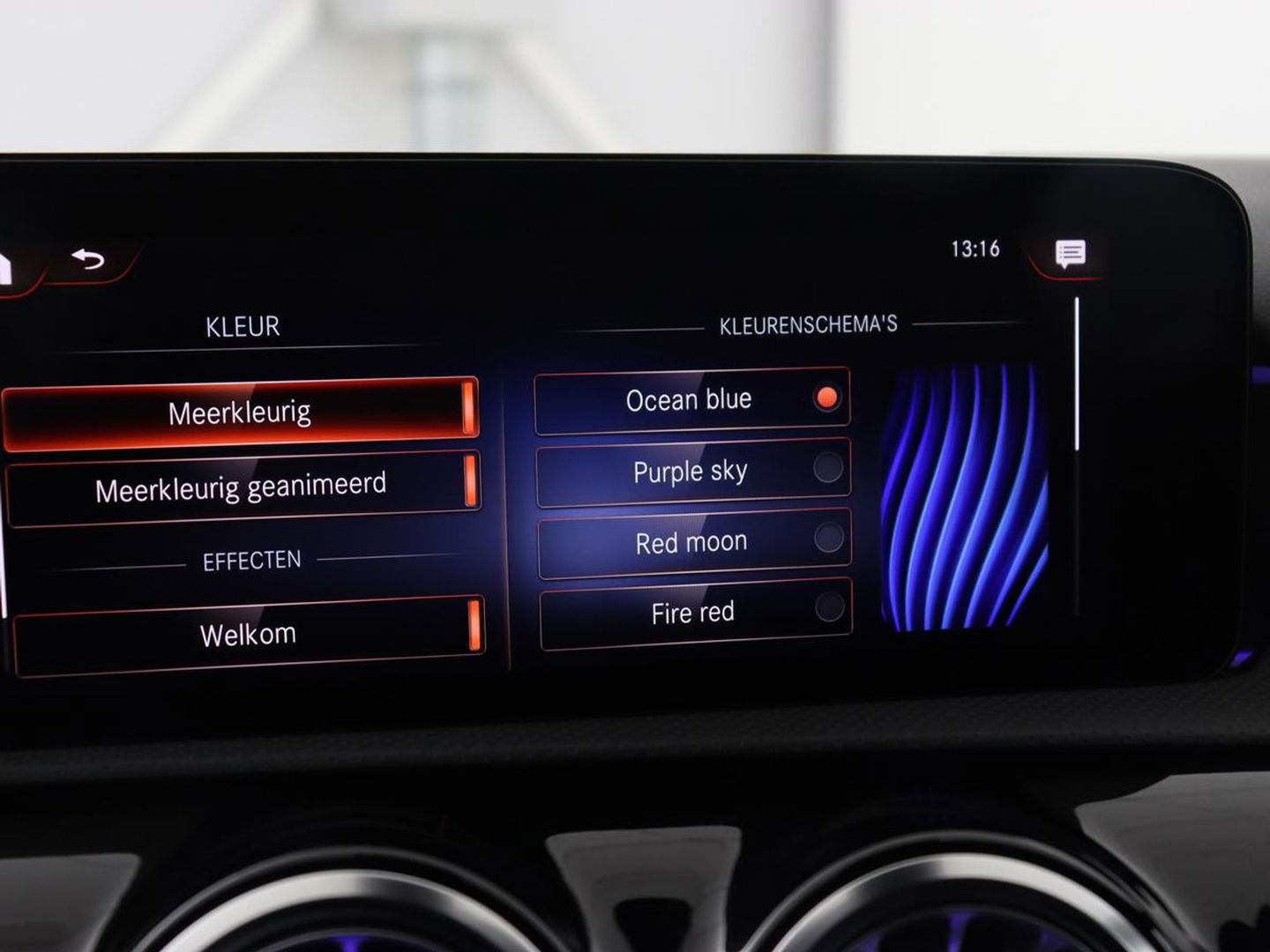 Mercedes-Benz A-Klasse 250e AMG | Panoramadak | Stoelverwarming | Carplay | Leder/Alcantara | Camera | Sfeerverlichting | Navigatie | Park Assist | Climate control | Full LED | PHEV | Plug In