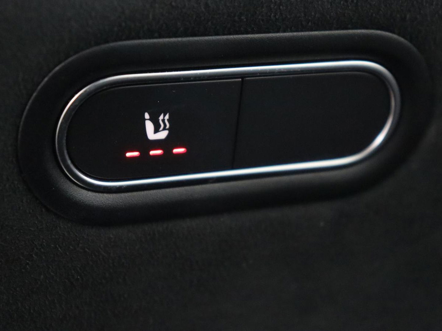 Mercedes-Benz A-Klasse 250e AMG | Panoramadak | Stoelverwarming | Carplay | Leder/Alcantara | Camera | Sfeerverlichting | Navigatie | Park Assist | Climate control | Full LED | PHEV | Plug In