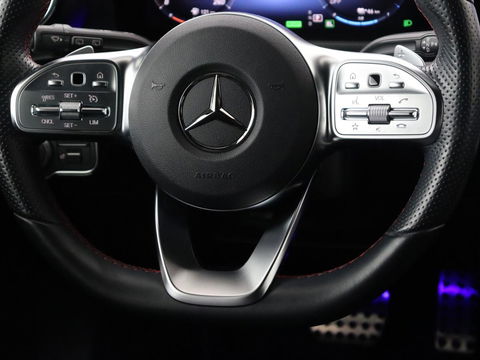 Mercedes-Benz A-Klasse 250e AMG | Panoramadak | Stoelverwarming | Carplay | Leder/Alcantara | Camera | Sfeerverlichting | Navigatie | Park Assist | Climate control | Full LED | PHEV | Plug In
