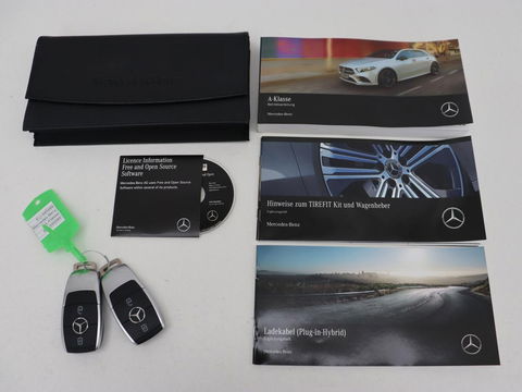 Mercedes-Benz A-Klasse 250e AMG | Panoramadak | Stoelverwarming | Carplay | Leder/Alcantara | Camera | Sfeerverlichting | Navigatie | Park Assist | Climate control | Full LED | PHEV | Plug In