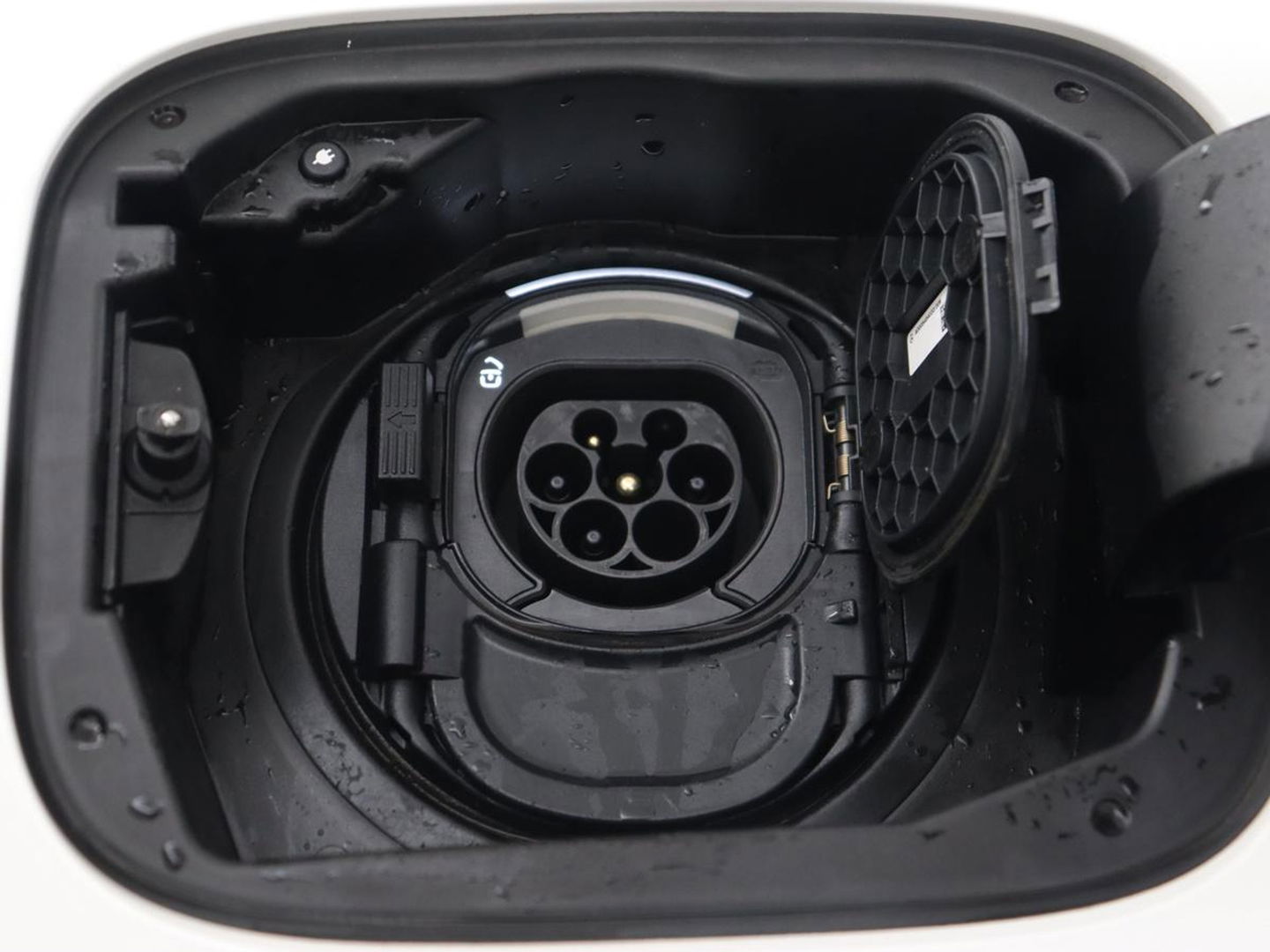 Mercedes-Benz A-Klasse 250e AMG | Panoramadak | Stoelverwarming | Carplay | Leder/Alcantara | Camera | Sfeerverlichting | Navigatie | Park Assist | Climate control | Full LED | PHEV | Plug In