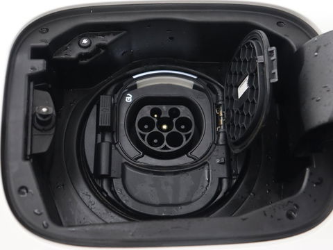 Mercedes-Benz A-Klasse 250e AMG | Panoramadak | Stoelverwarming | Carplay | Leder/Alcantara | Camera | Sfeerverlichting | Navigatie | Park Assist | Climate control | Full LED | PHEV | Plug In