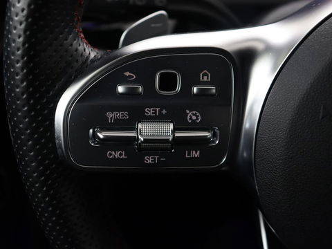 Mercedes-Benz A-Klasse 250e AMG | Panoramadak | Stoelverwarming | Carplay | Leder/Alcantara | Camera | Sfeerverlichting | Navigatie | Park Assist | Climate control | Full LED | PHEV | Plug In