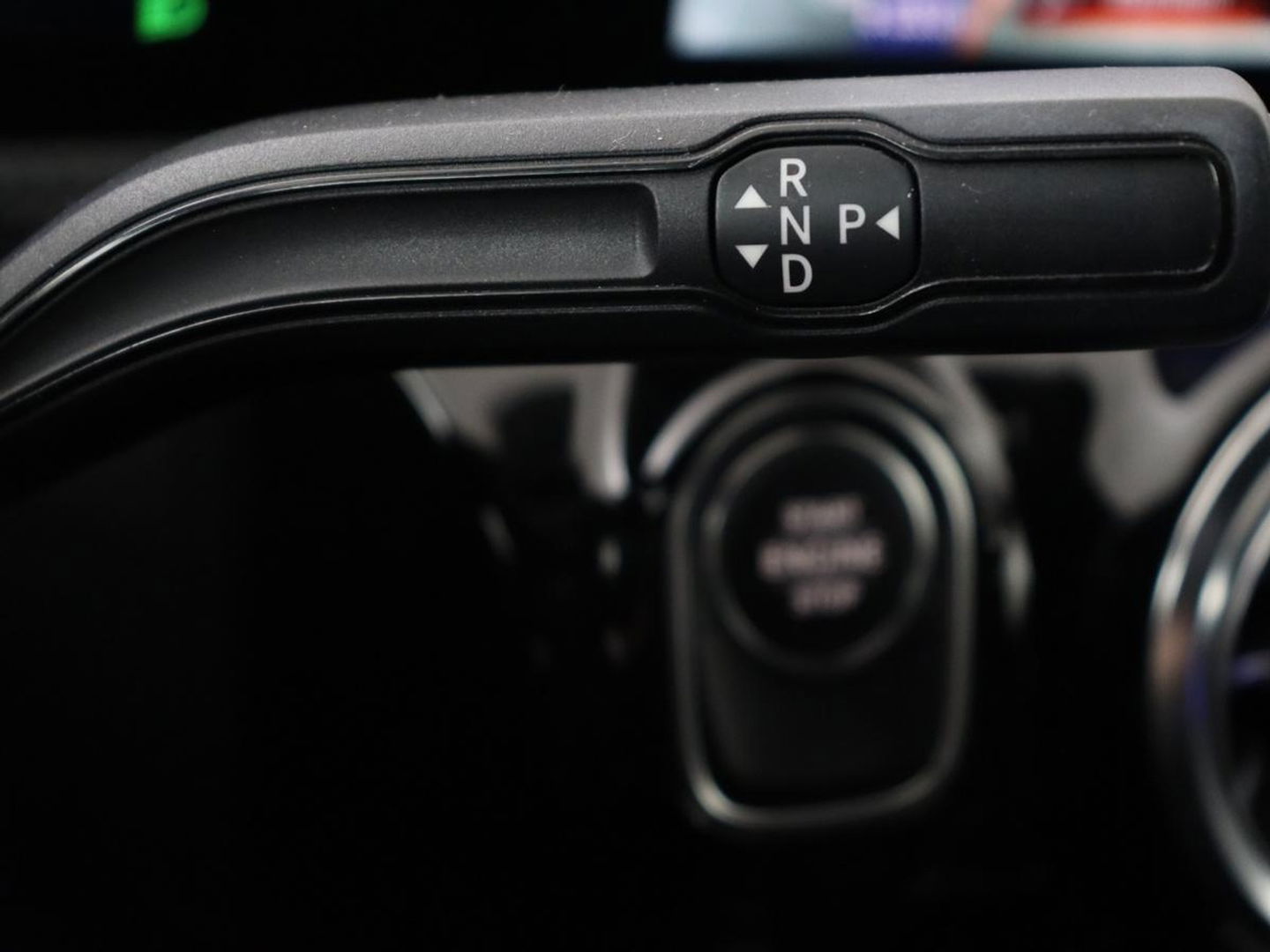 Mercedes-Benz A-Klasse 250e AMG | Panoramadak | Stoelverwarming | Carplay | Leder/Alcantara | Camera | Sfeerverlichting | Navigatie | Park Assist | Climate control | Full LED | PHEV | Plug In