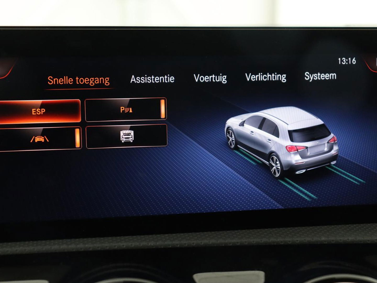 Mercedes-Benz A-Klasse 250e AMG | Panoramadak | Stoelverwarming | Carplay | Leder/Alcantara | Camera | Sfeerverlichting | Navigatie | Park Assist | Climate control | Full LED | PHEV | Plug In