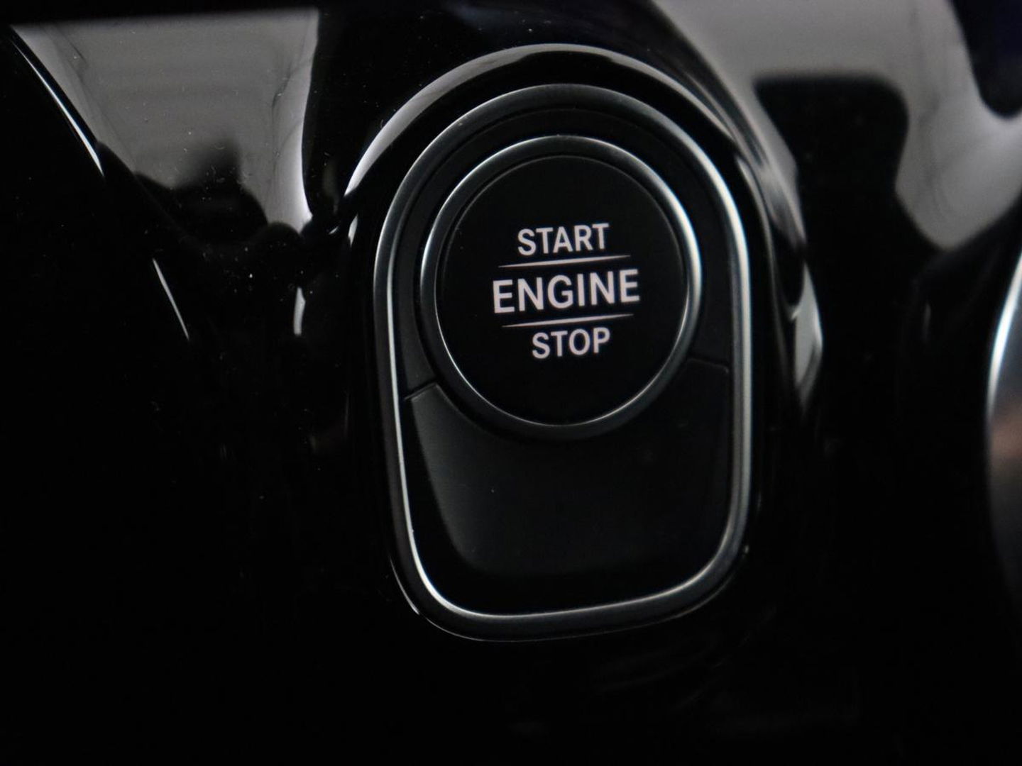 Mercedes-Benz A-Klasse 250e AMG | Panoramadak | Stoelverwarming | Carplay | Leder/Alcantara | Camera | Sfeerverlichting | Navigatie | Park Assist | Climate control | Full LED | PHEV | Plug In