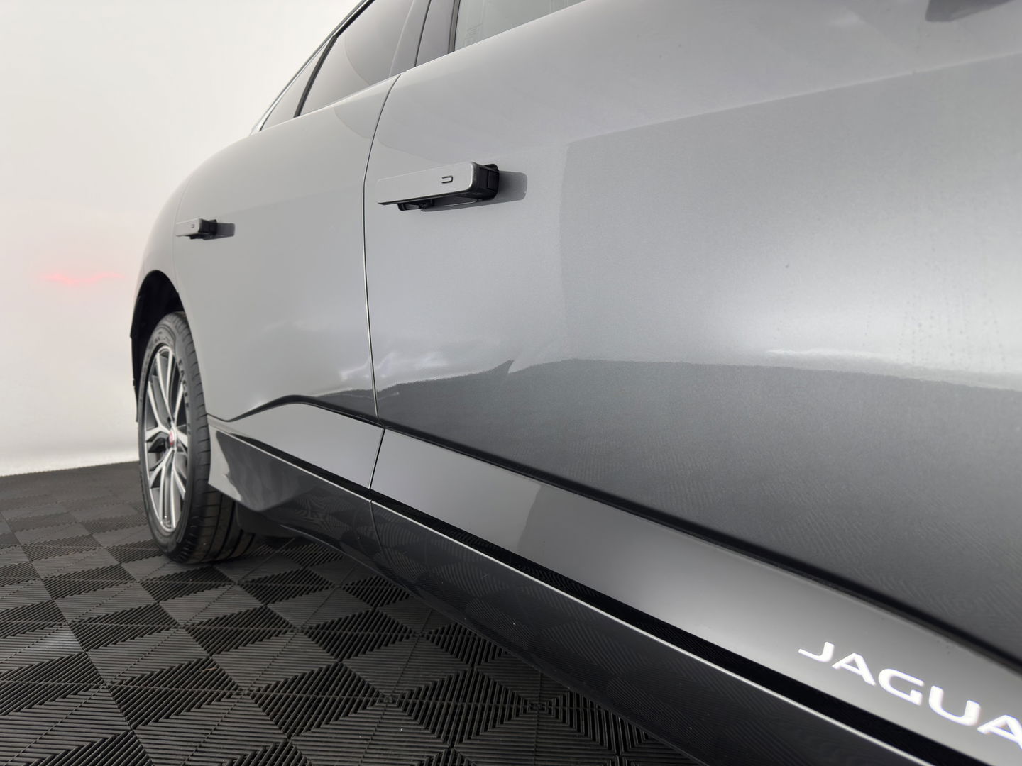 Jaguar I-PACE EV400 HSE 90 kWh AWD (INCL-BTW) *PANO | LEATHER | FULL-LED | MERIDIAN-AUDIO | TOP-VIEW | MEMORY-PACK | BLIND-SPOT | DIGI-COCKPIT | KEYLESS | DAB+ | NAVI-FULLMAP | ECC | HEATED-COMFORTSEATS | PDC | CCS-FASTLOADER