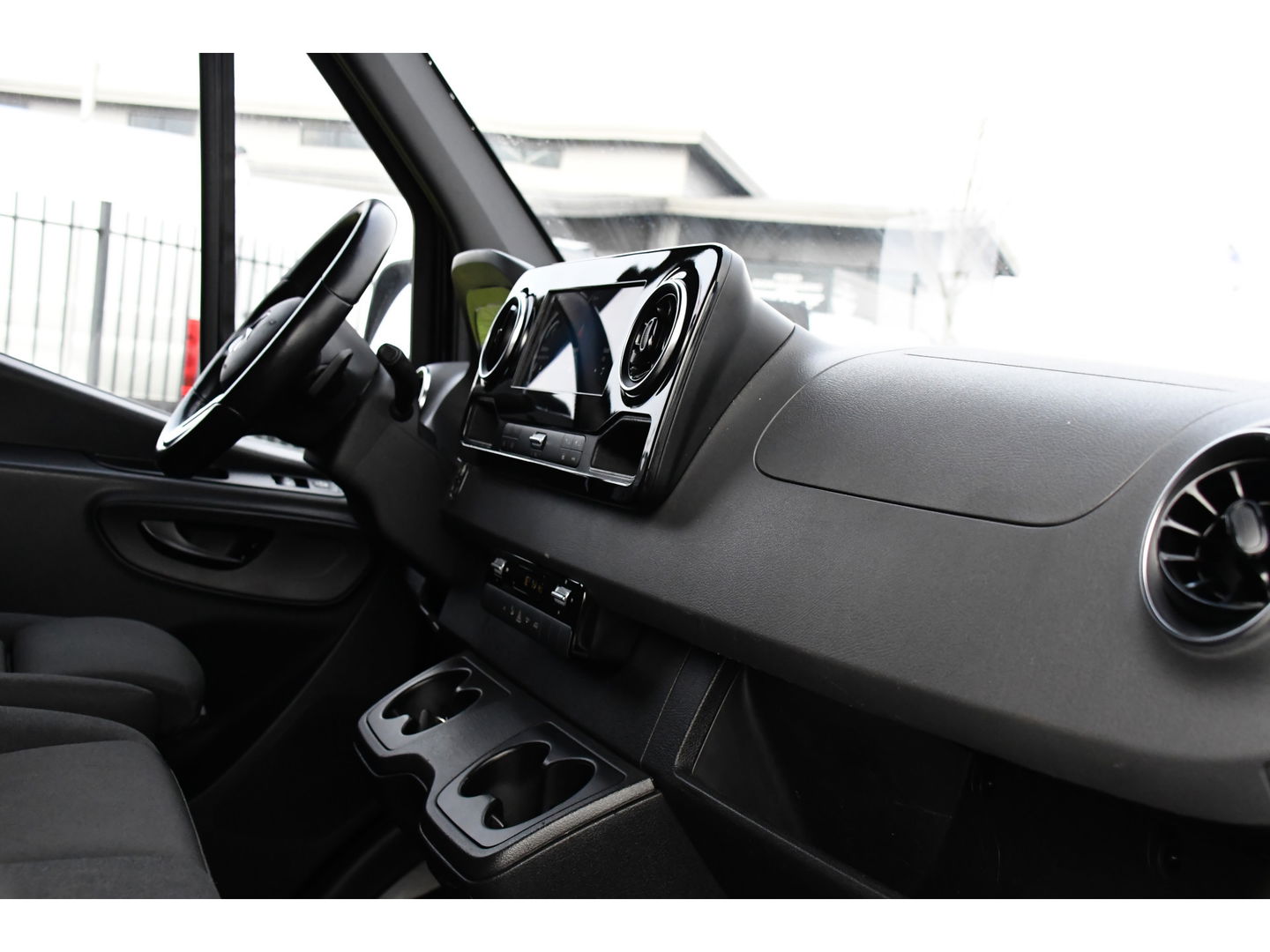 Mercedes-Benz Sprinter 316 2.2 CDI L2H2 Black Edition Camera, Cruise, Carplay, 3500kg Trekhaak, 10,5'' Mbux, Automaat, 164pk, Multimedia, Uniek!