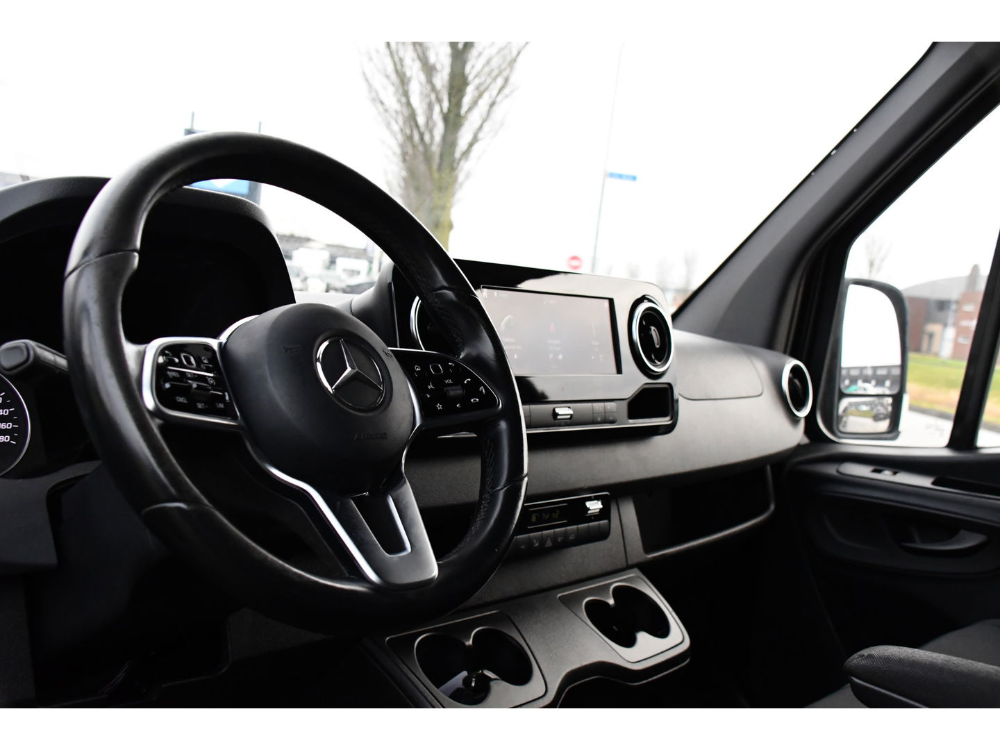 Mercedes-Benz Sprinter 316 2.2 CDI L2H2 Black Edition Camera, Cruise, Carplay, 3500kg Trekhaak, 10,5'' Mbux, Automaat, 164pk, Multimedia, Uniek!