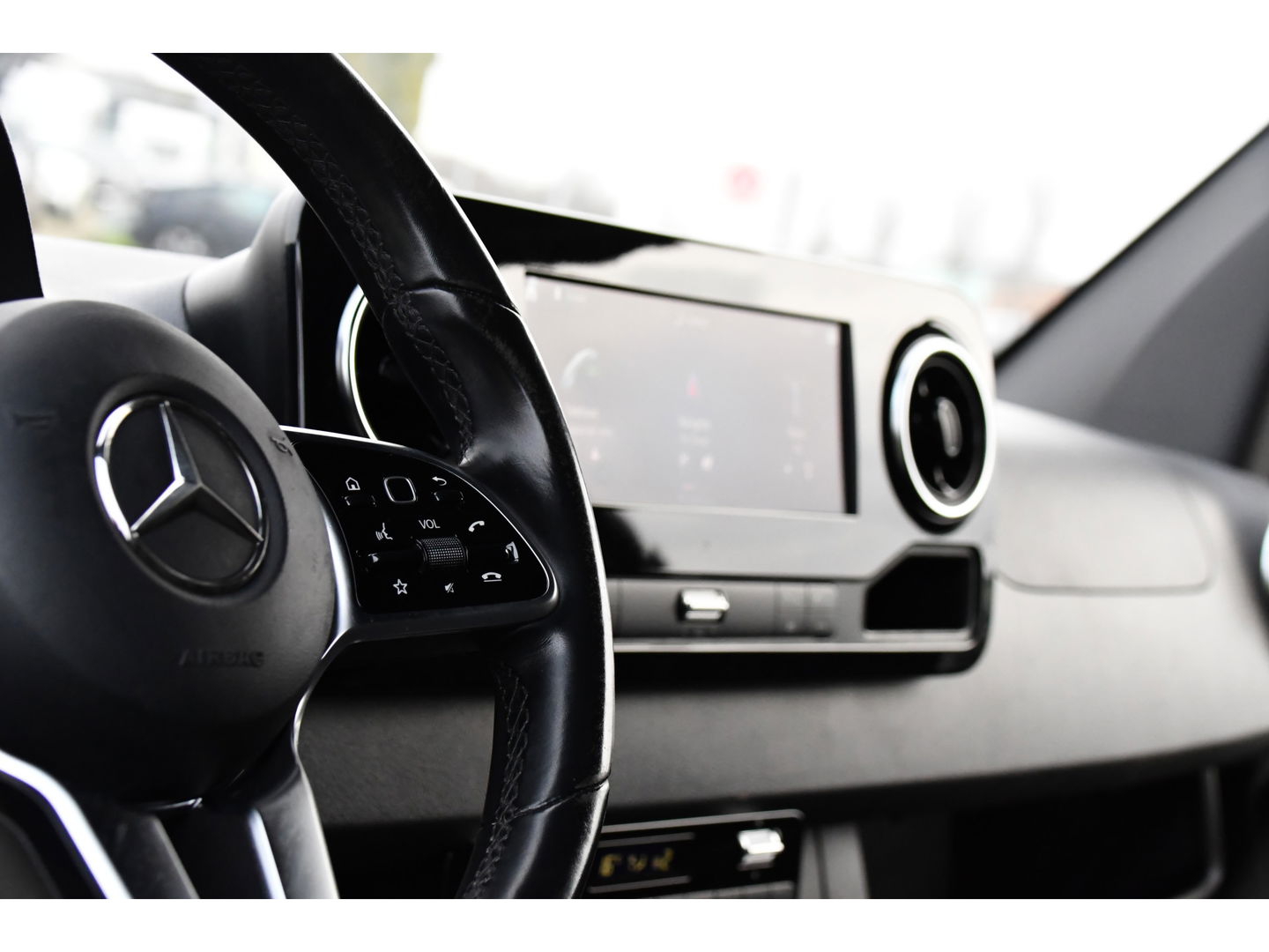 Mercedes-Benz Sprinter 316 2.2 CDI L2H2 Black Edition Camera, Cruise, Carplay, 3500kg Trekhaak, 10,5'' Mbux, Automaat, 164pk, Multimedia, Uniek!