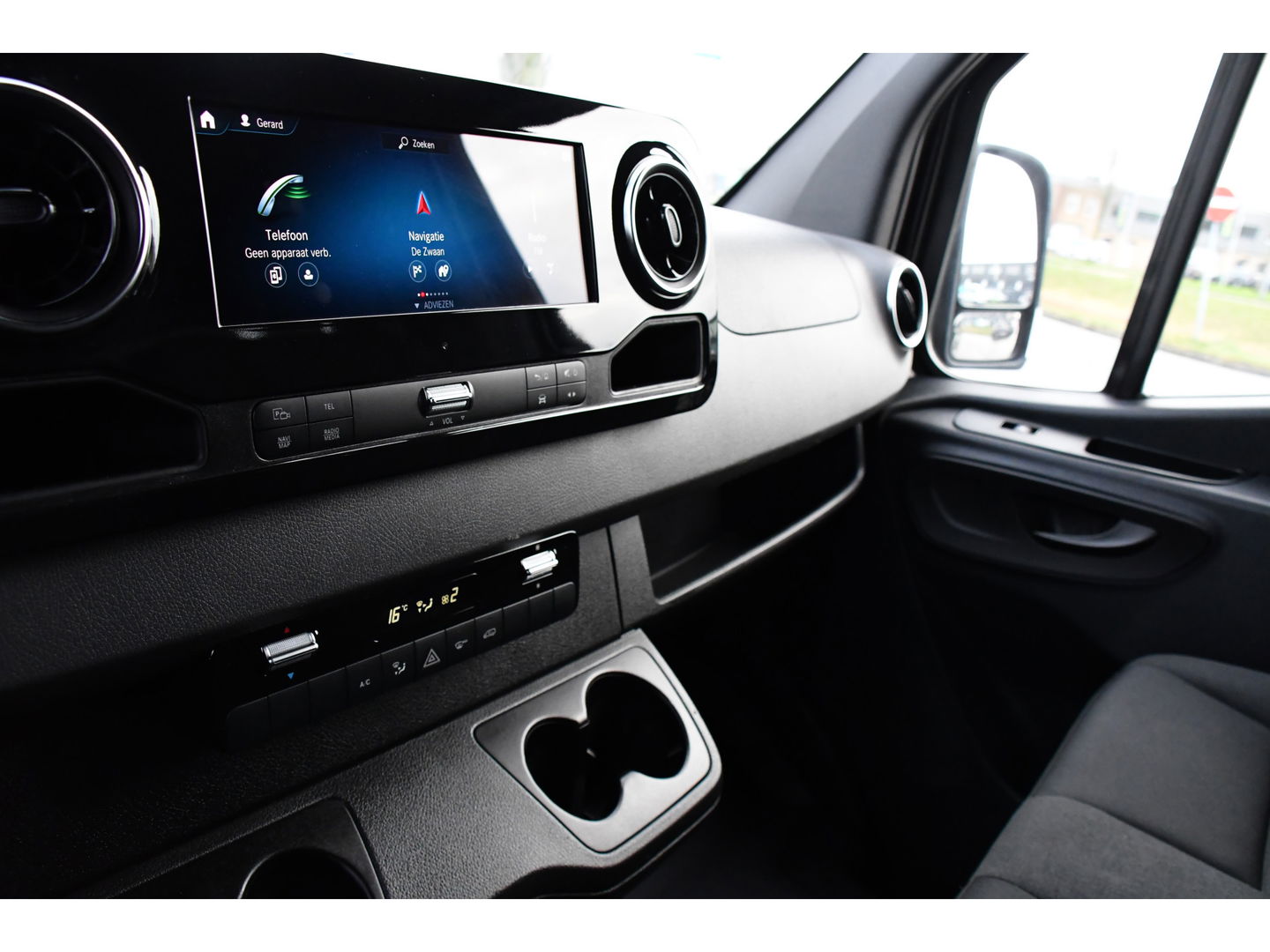 Mercedes-Benz Sprinter 316 2.2 CDI L2H2 Black Edition Camera, Cruise, Carplay, 3500kg Trekhaak, 10,5'' Mbux, Automaat, 164pk, Multimedia, Uniek!