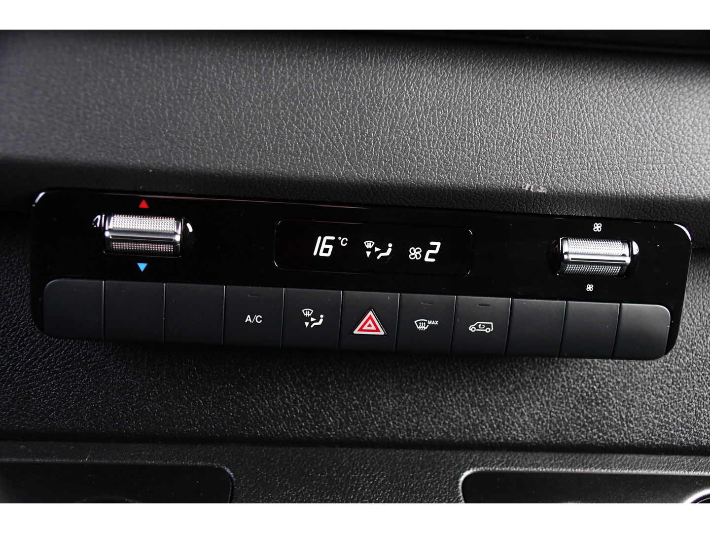 Mercedes-Benz Sprinter 316 2.2 CDI L2H2 Black Edition Camera, Cruise, Carplay, 3500kg Trekhaak, 10,5'' Mbux, Automaat, 164pk, Multimedia, Uniek!