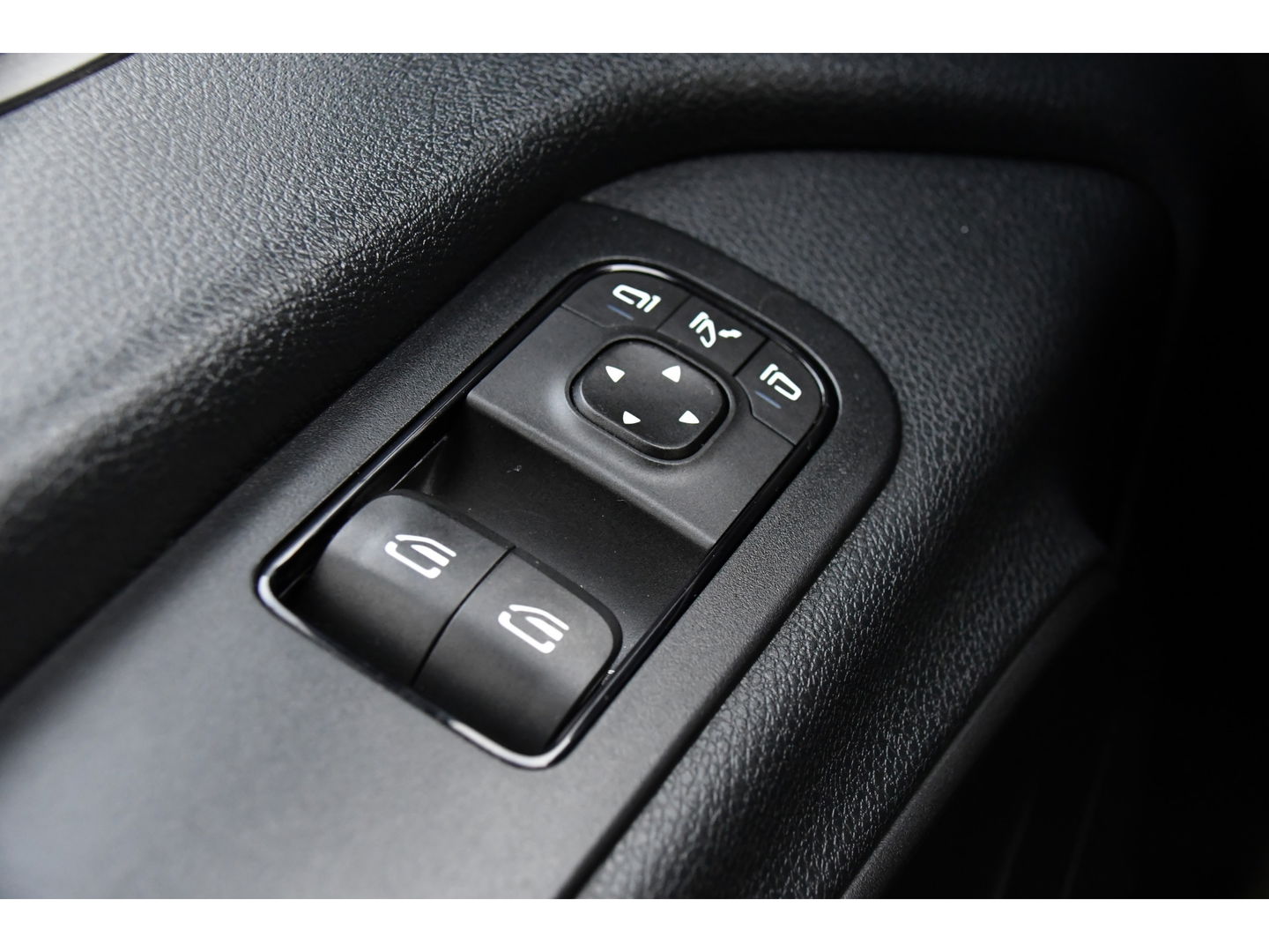 Mercedes-Benz Sprinter 316 2.2 CDI L2H2 Black Edition Camera, Cruise, Carplay, 3500kg Trekhaak, 10,5'' Mbux, Automaat, 164pk, Multimedia, Uniek!