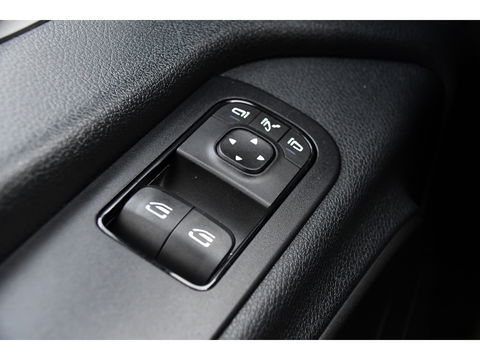 Mercedes-Benz Sprinter 316 2.2 CDI L2H2 Black Edition Camera, Cruise, Carplay, 3500kg Trekhaak, 10,5'' Mbux, Automaat, 164pk, Multimedia, Uniek!