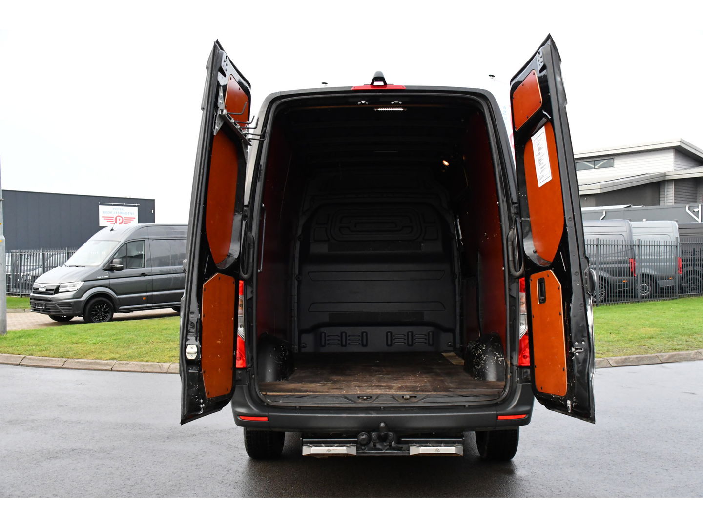 Mercedes-Benz Sprinter 316 2.2 CDI L2H2 Black Edition Camera, Cruise, Carplay, 3500kg Trekhaak, 10,5'' Mbux, Automaat, 164pk, Multimedia, Uniek!