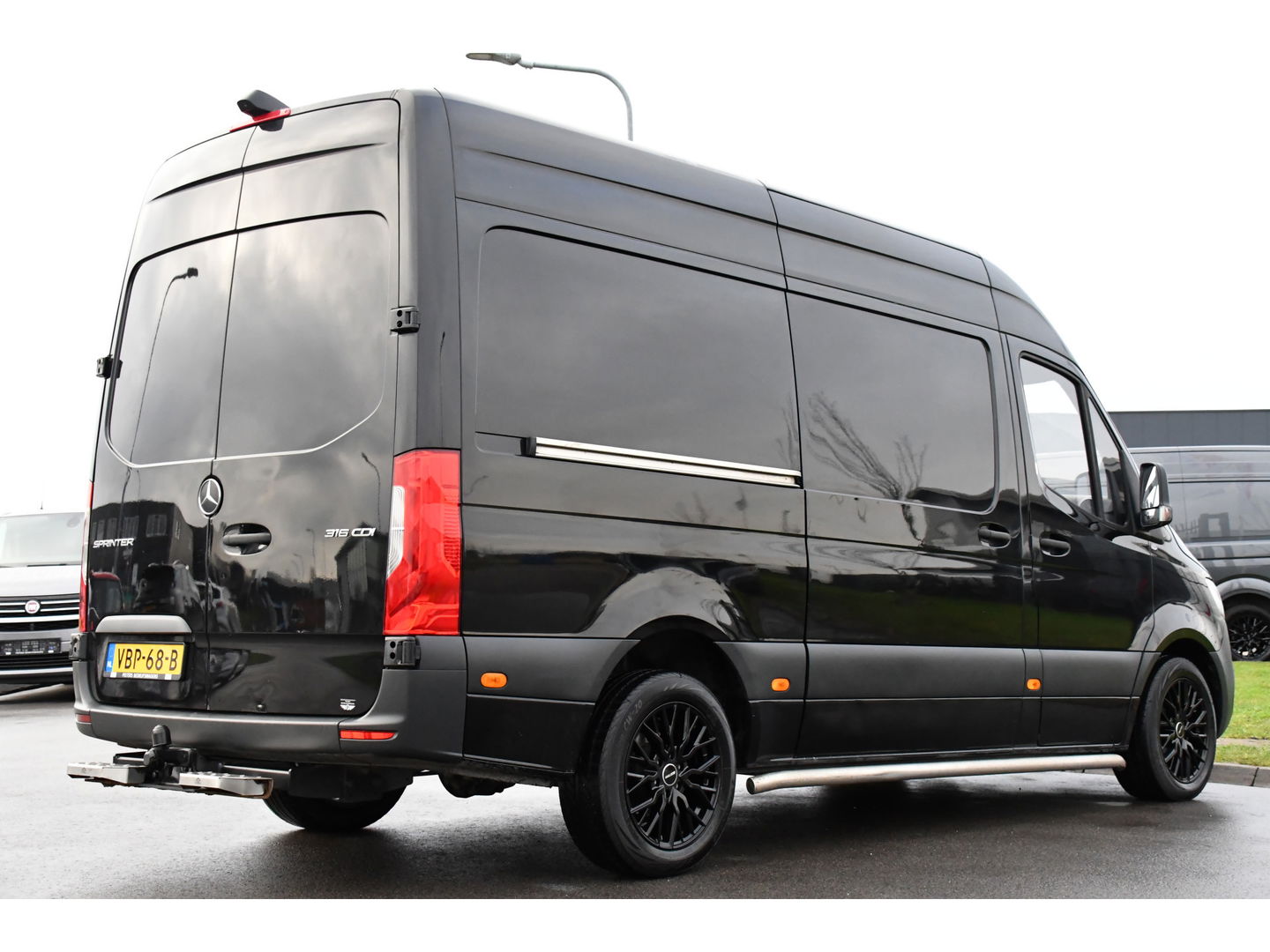 Mercedes-Benz Sprinter 316 2.2 CDI L2H2 Black Edition Camera, Cruise, Carplay, 3500kg Trekhaak, 10,5'' Mbux, Automaat, 164pk, Multimedia, Uniek!