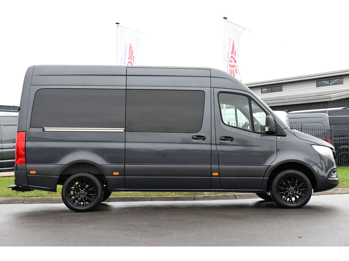 Mercedes-Benz Sprinter 319 V6 3.0 CDI L2H2 DC AMG Edition Camera, Cruise, Carplay, 3500kg Trekhaak, Automaat, Sensoren, mutlimedia, 190pk, Uniek!