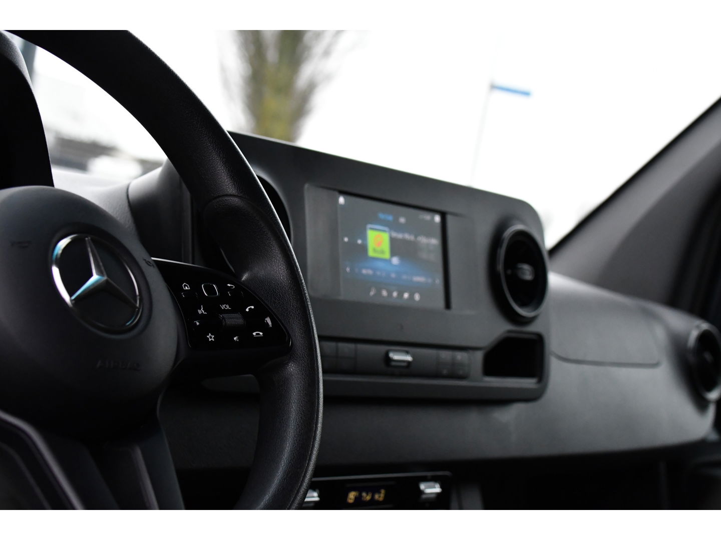 Mercedes-Benz Sprinter 319 V6 3.0 CDI L2H2 DC AMG Edition Camera, Cruise, Carplay, 3500kg Trekhaak, Automaat, Sensoren, mutlimedia, 190pk, Uniek!