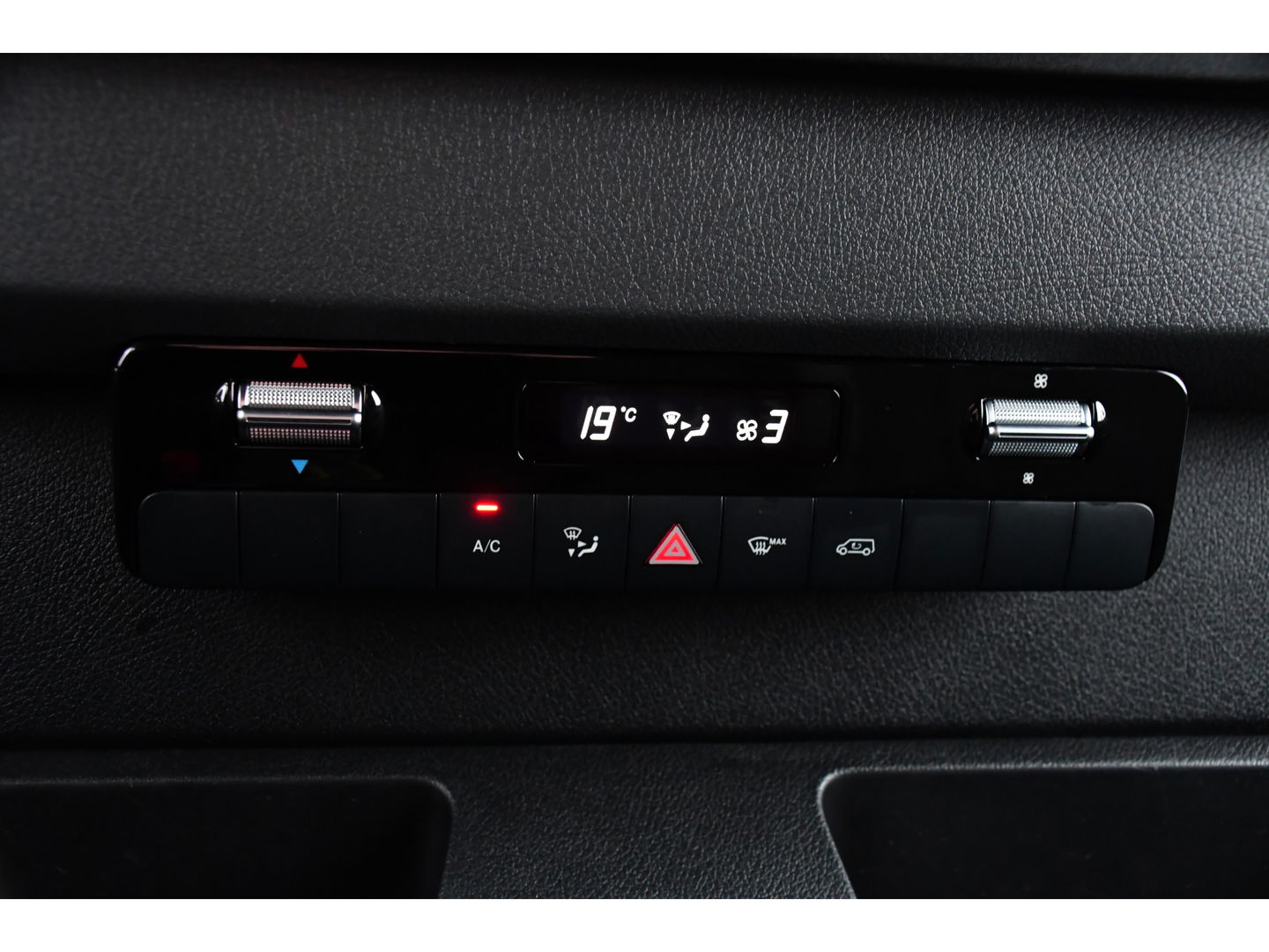 Mercedes-Benz Sprinter 319 V6 3.0 CDI L2H2 DC AMG Edition Camera, Cruise, Carplay, 3500kg Trekhaak, Automaat, Sensoren, mutlimedia, 190pk, Uniek!