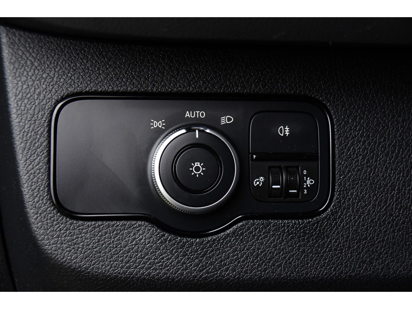 Mercedes-Benz Sprinter 319 V6 3.0 CDI L2H2 DC AMG Edition Camera, Cruise, Carplay, 3500kg Trekhaak, Automaat, Sensoren, mutlimedia, 190pk, Uniek!