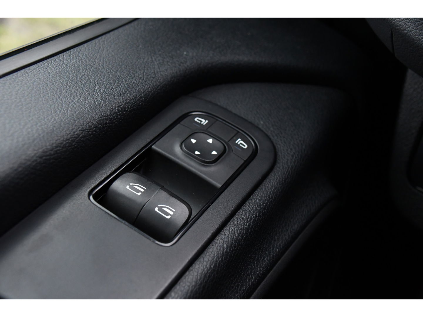 Mercedes-Benz Sprinter 319 V6 3.0 CDI L2H2 DC AMG Edition Camera, Cruise, Carplay, 3500kg Trekhaak, Automaat, Sensoren, mutlimedia, 190pk, Uniek!