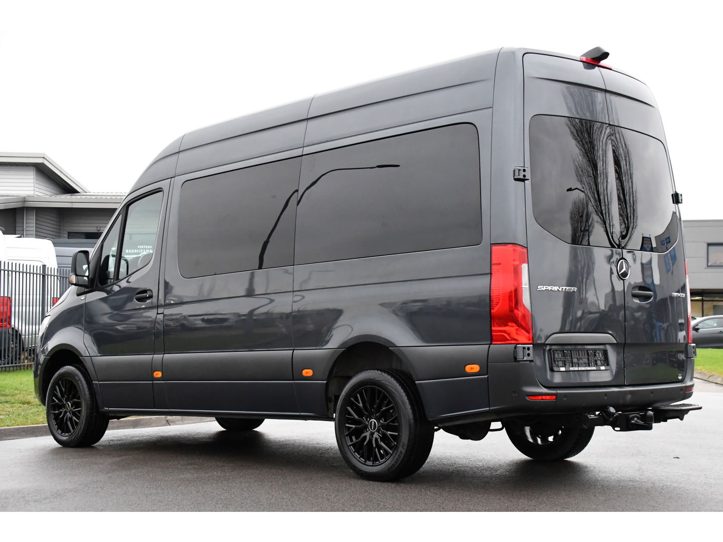 Mercedes-Benz Sprinter 319 V6 3.0 CDI L2H2 DC AMG Edition Camera, Cruise, Carplay, 3500kg Trekhaak, Automaat, Sensoren, mutlimedia, 190pk, Uniek!