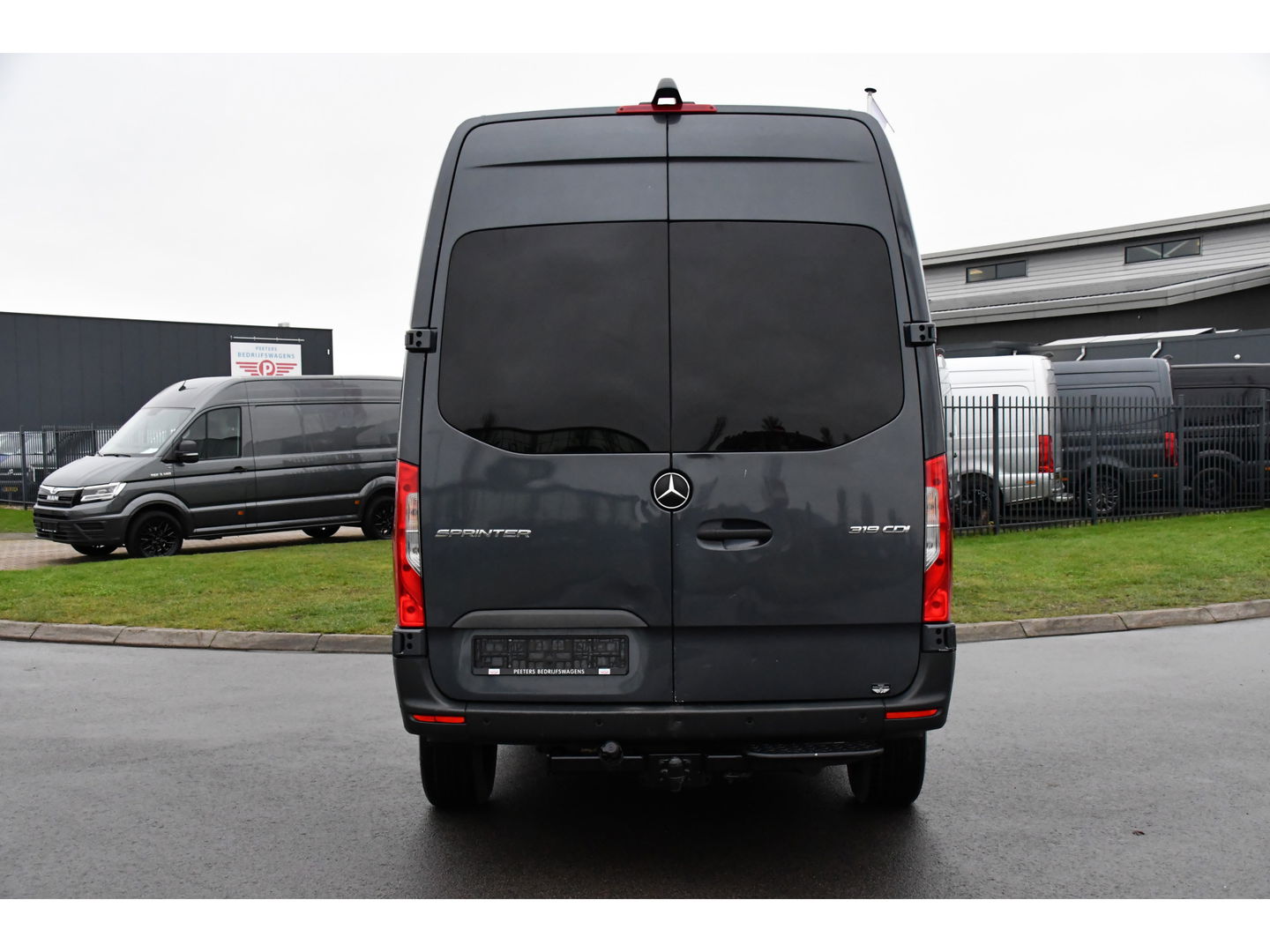 Mercedes-Benz Sprinter 319 V6 3.0 CDI L2H2 DC AMG Edition Camera, Cruise, Carplay, 3500kg Trekhaak, Automaat, Sensoren, mutlimedia, 190pk, Uniek!