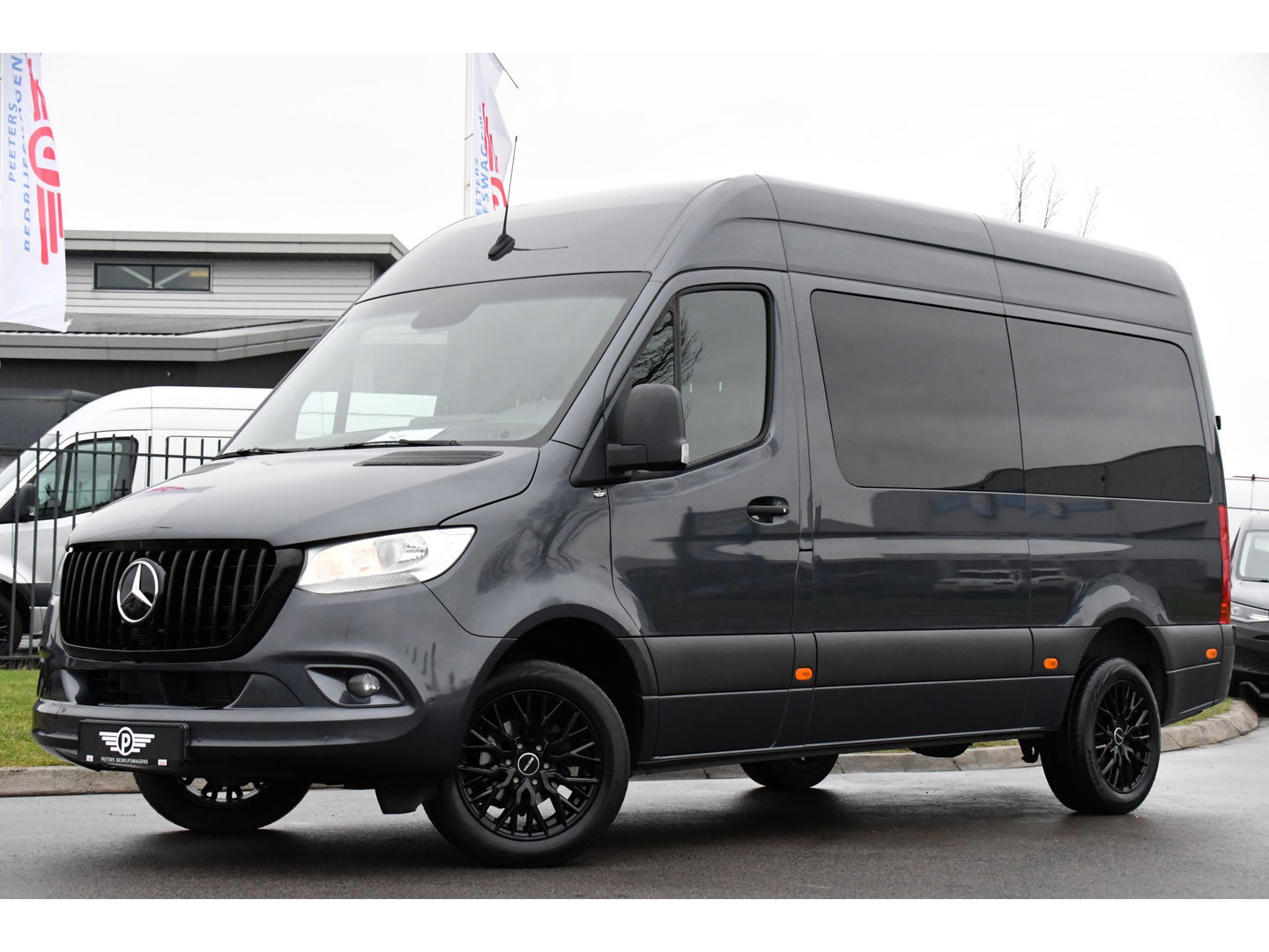 Mercedes-Benz Sprinter 319 V6 3.0 CDI L2H2 DC AMG Edition Camera, Cruise, Carplay, 3500kg Trekhaak, Automaat, Sensoren, mutlimedia, 190pk, Uniek!