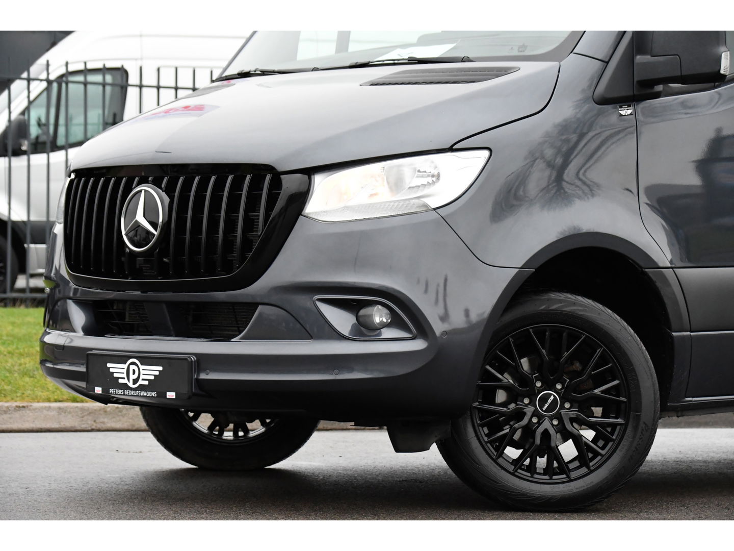 Mercedes-Benz Sprinter 319 V6 3.0 CDI L2H2 DC AMG Edition Camera, Cruise, Carplay, 3500kg Trekhaak, Automaat, Sensoren, mutlimedia, 190pk, Uniek!